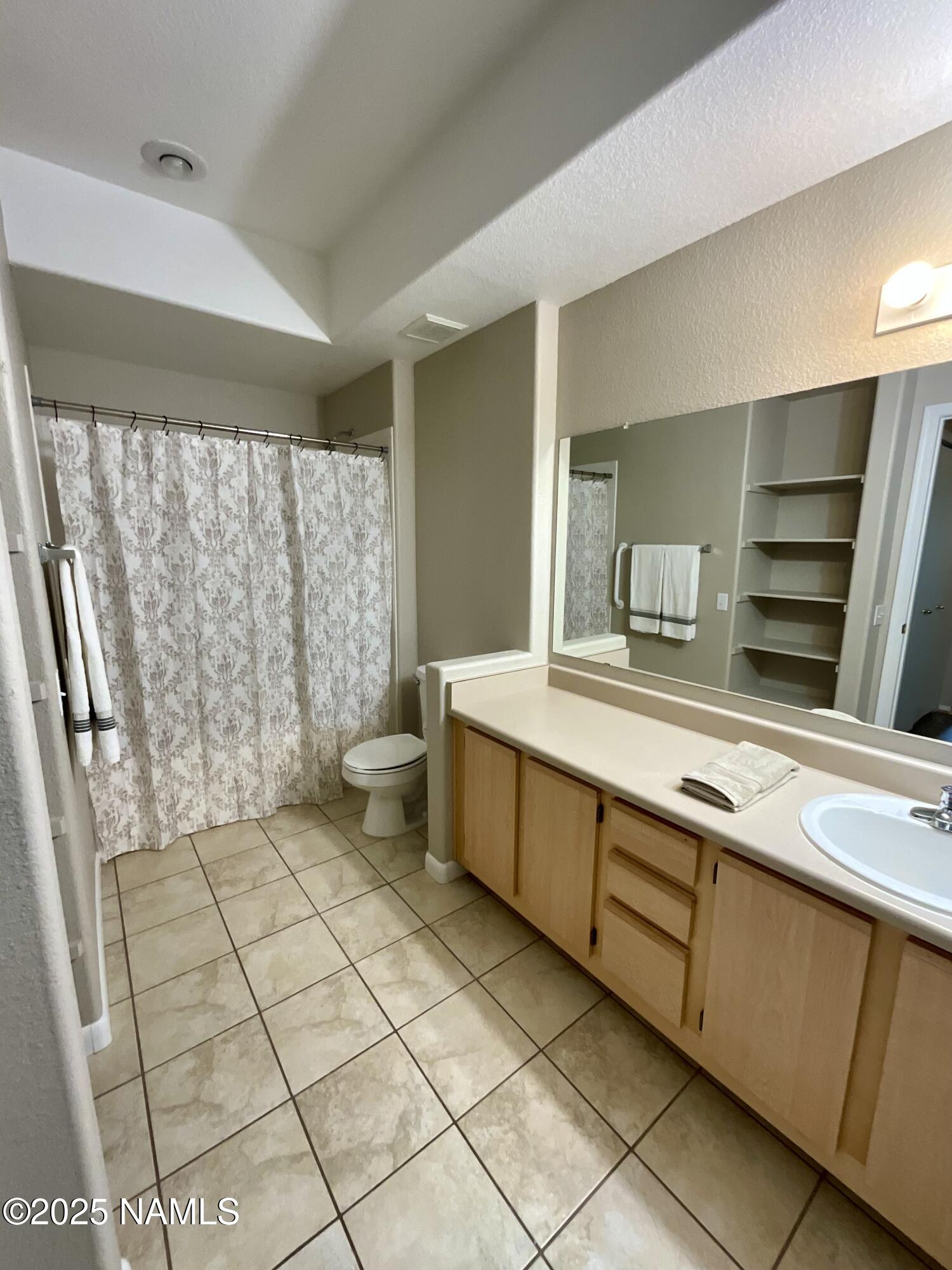4343 E Soliere Avenue, 1055
