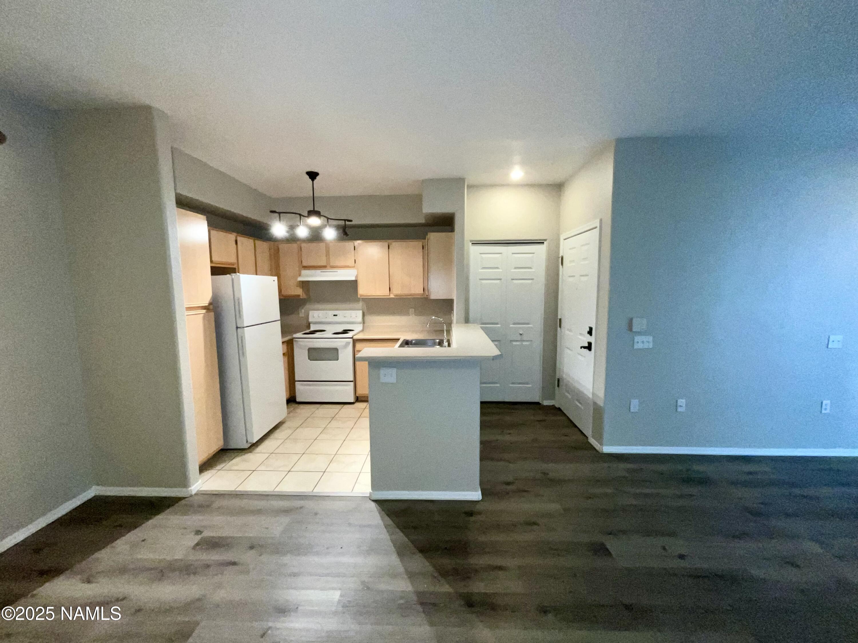 4343 E Soliere Avenue, 1055