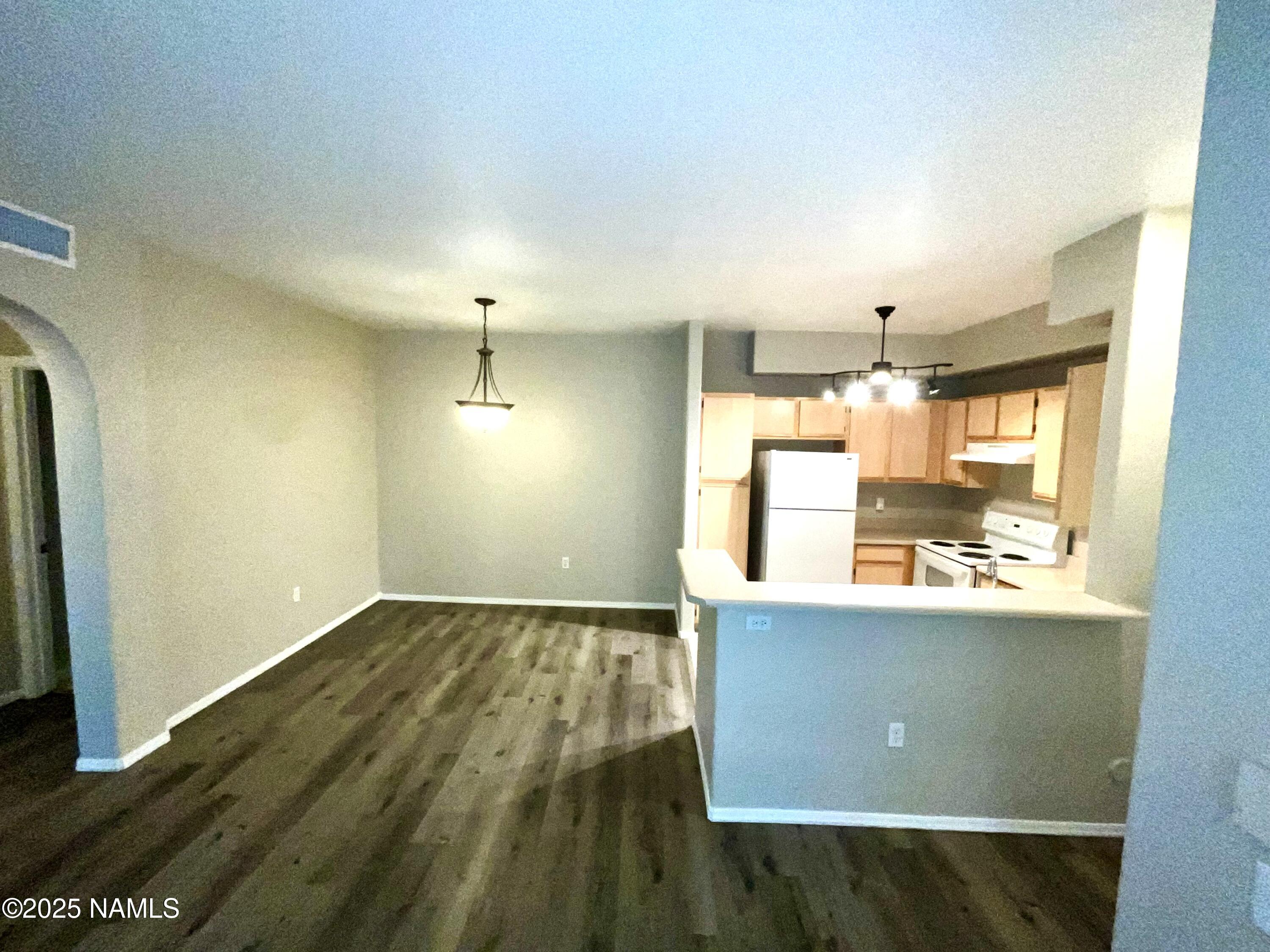 4343 E Soliere Avenue, 1055