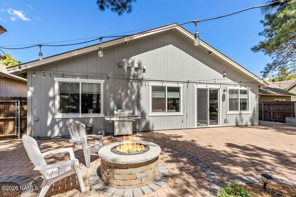 2957 W Putnam Drive