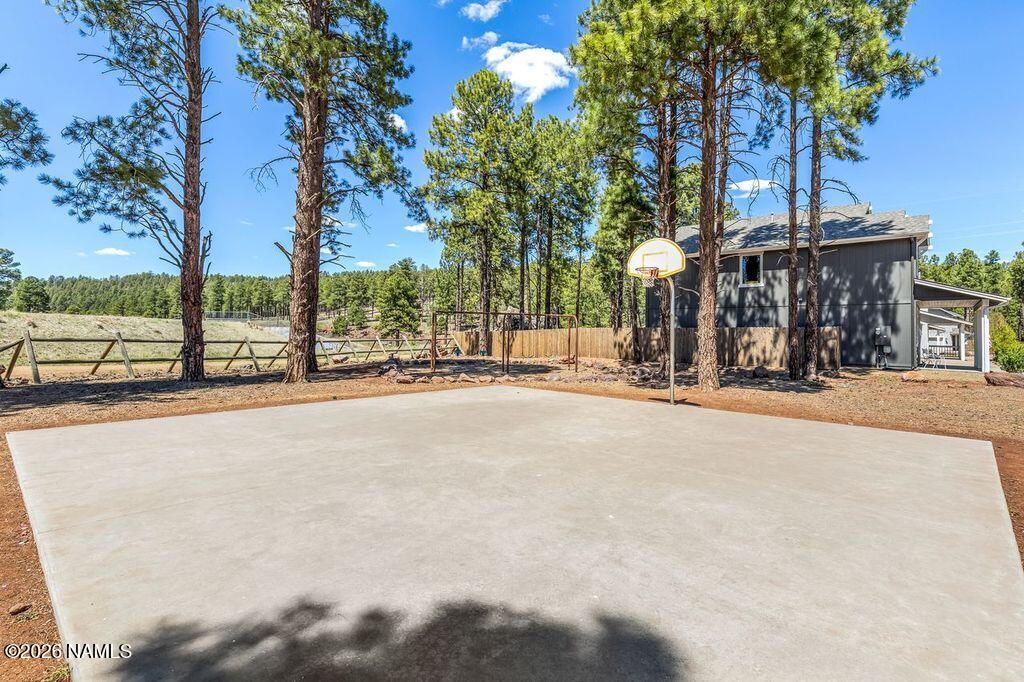 2957 W Putnam Drive