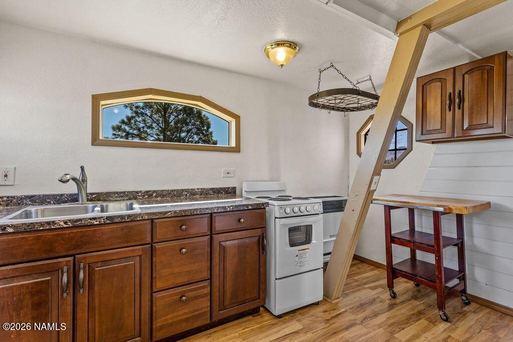 7620 E Longs Way