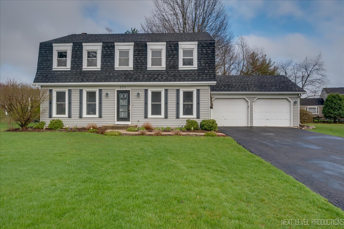 6S221 Marblehead Court