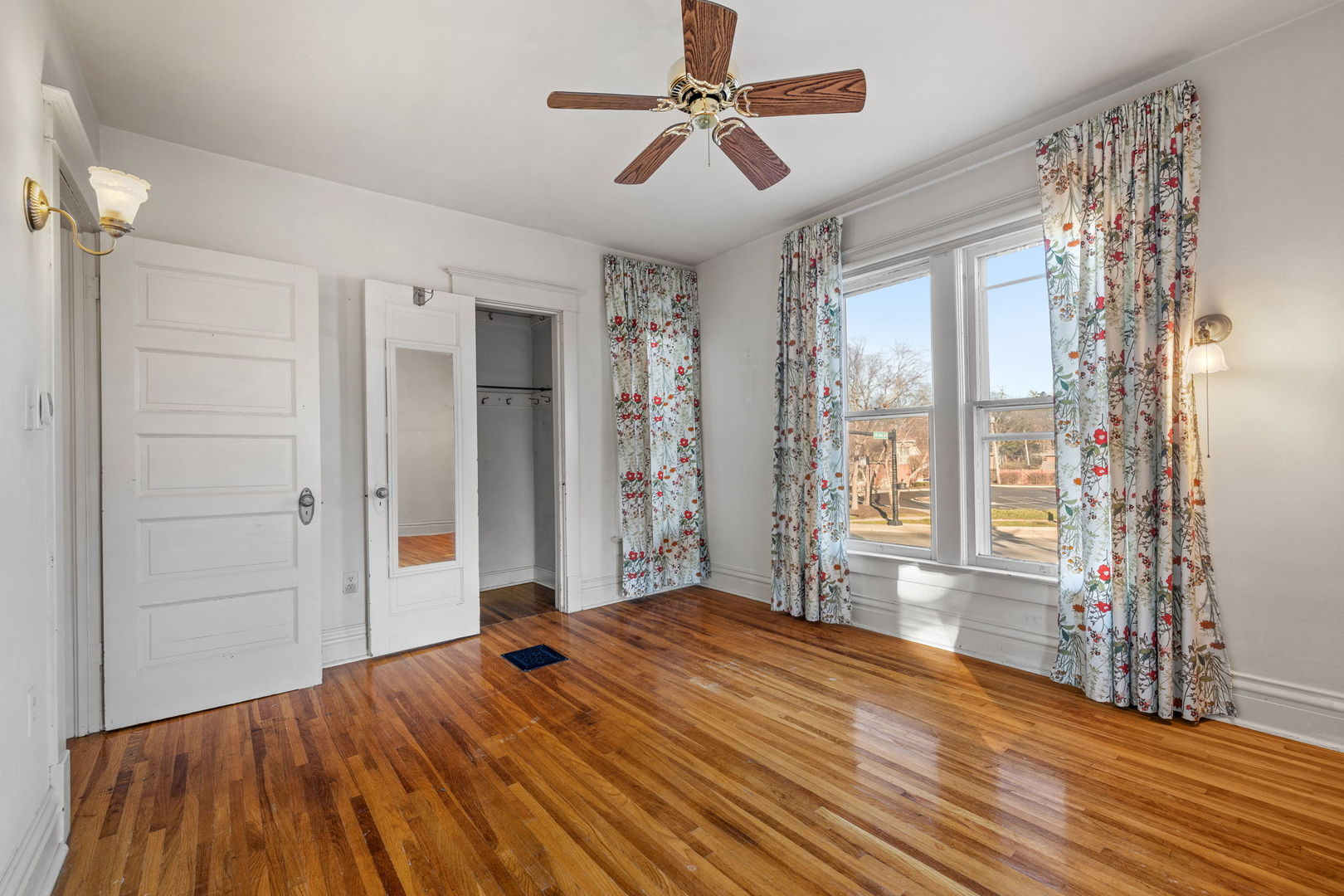 24003 W Commercial Street