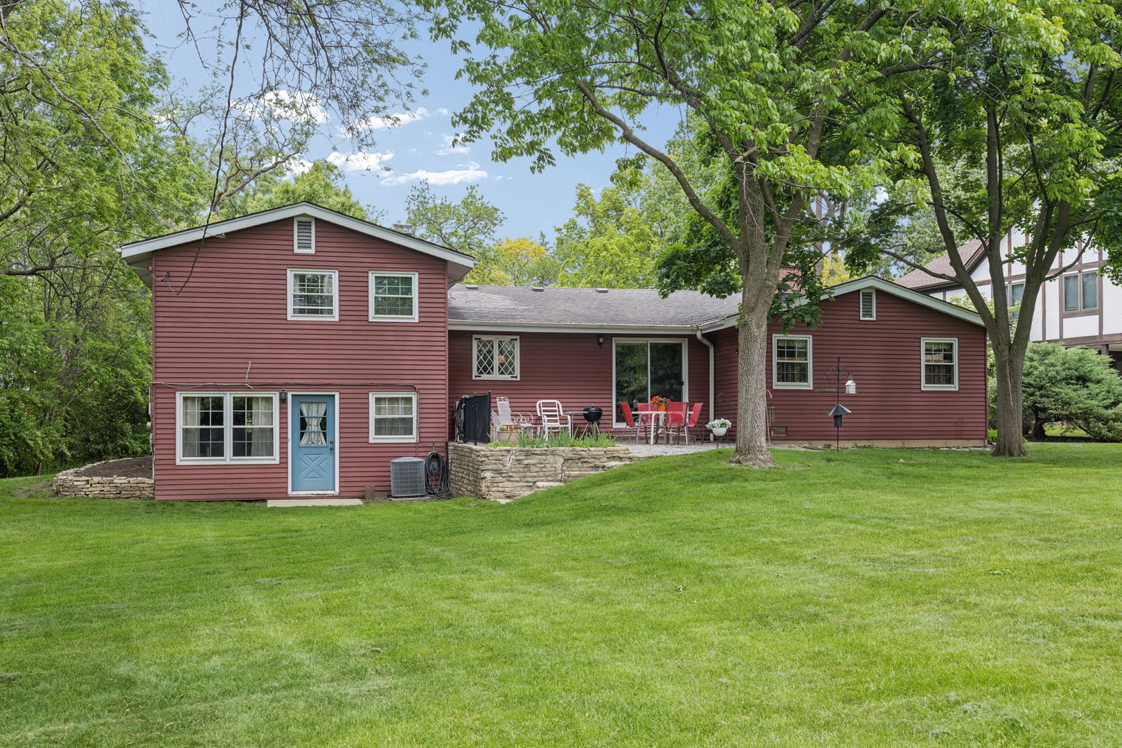 23W081 Red Oak Drive