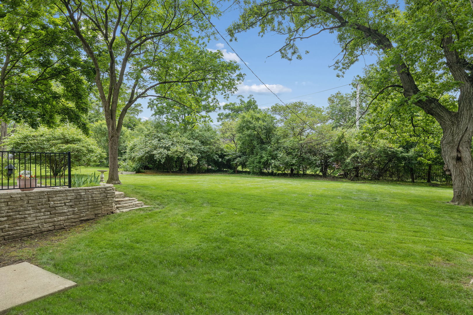 23W081 Red Oak Drive