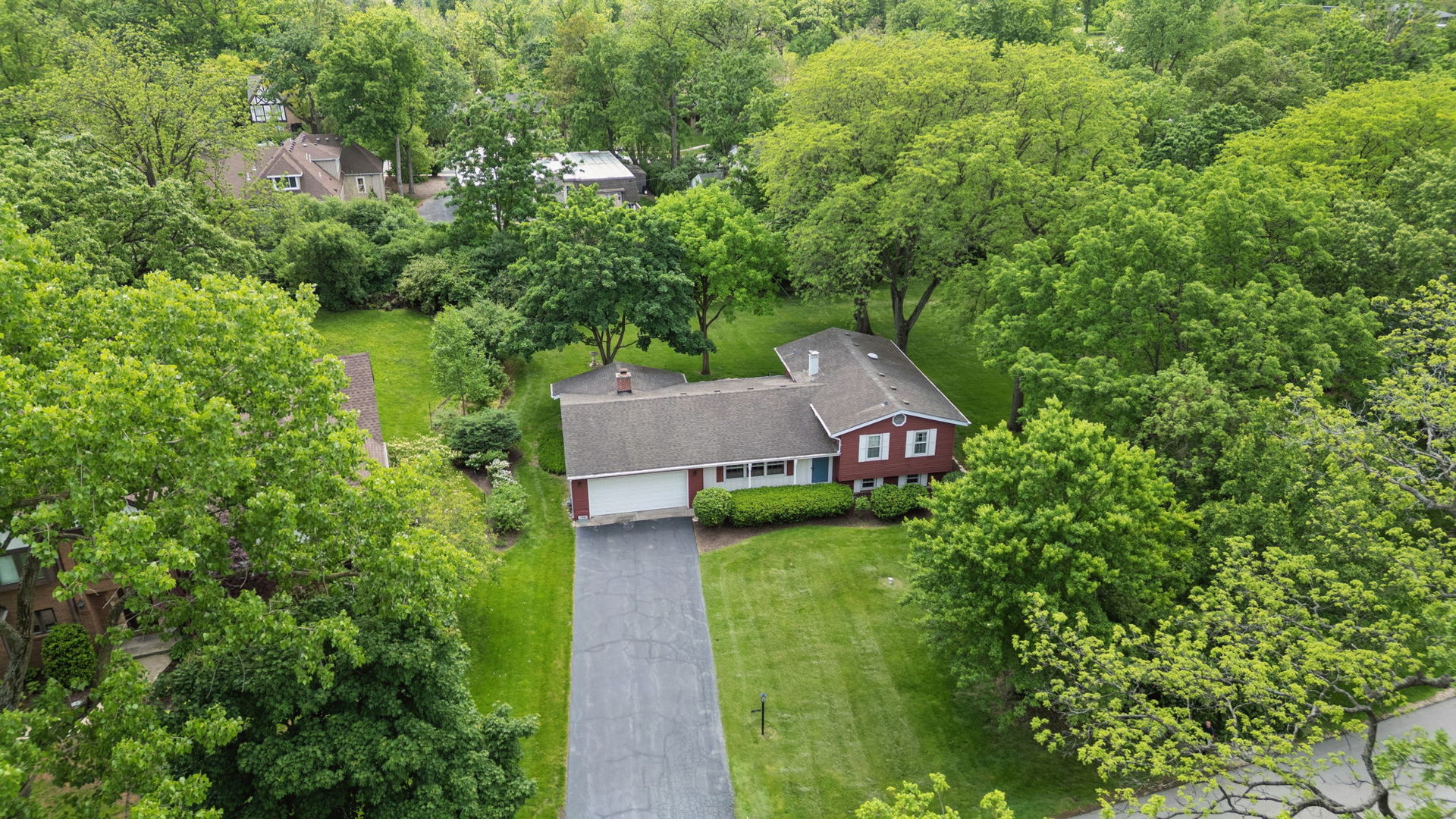 23W081 Red Oak Drive