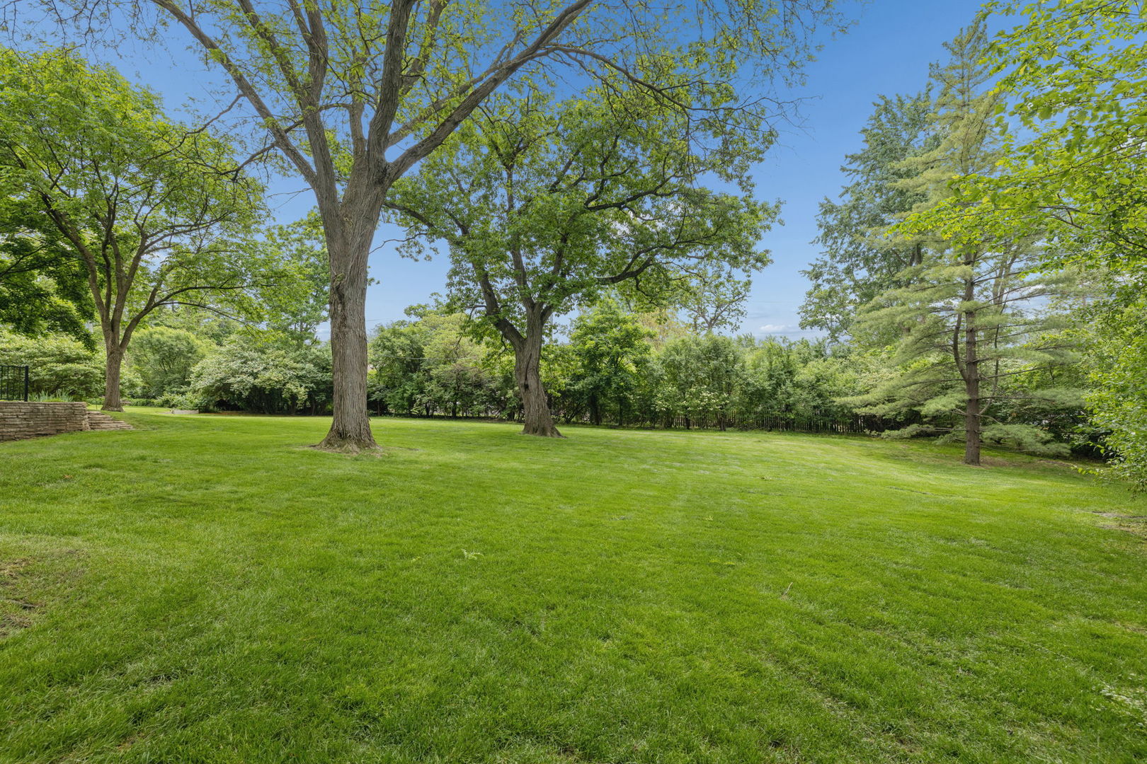 23W081 Red Oak Drive