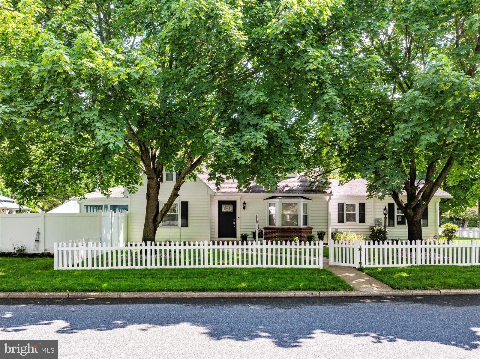100 ROBINSON STREET