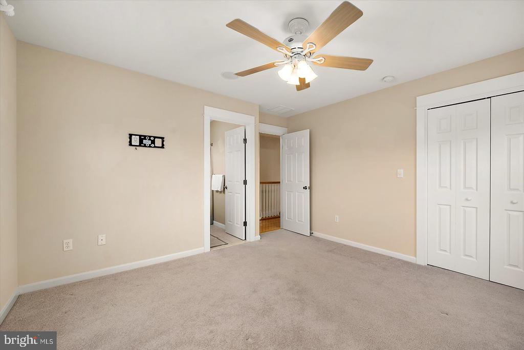 36918 CREEKHAVEN DRIVE