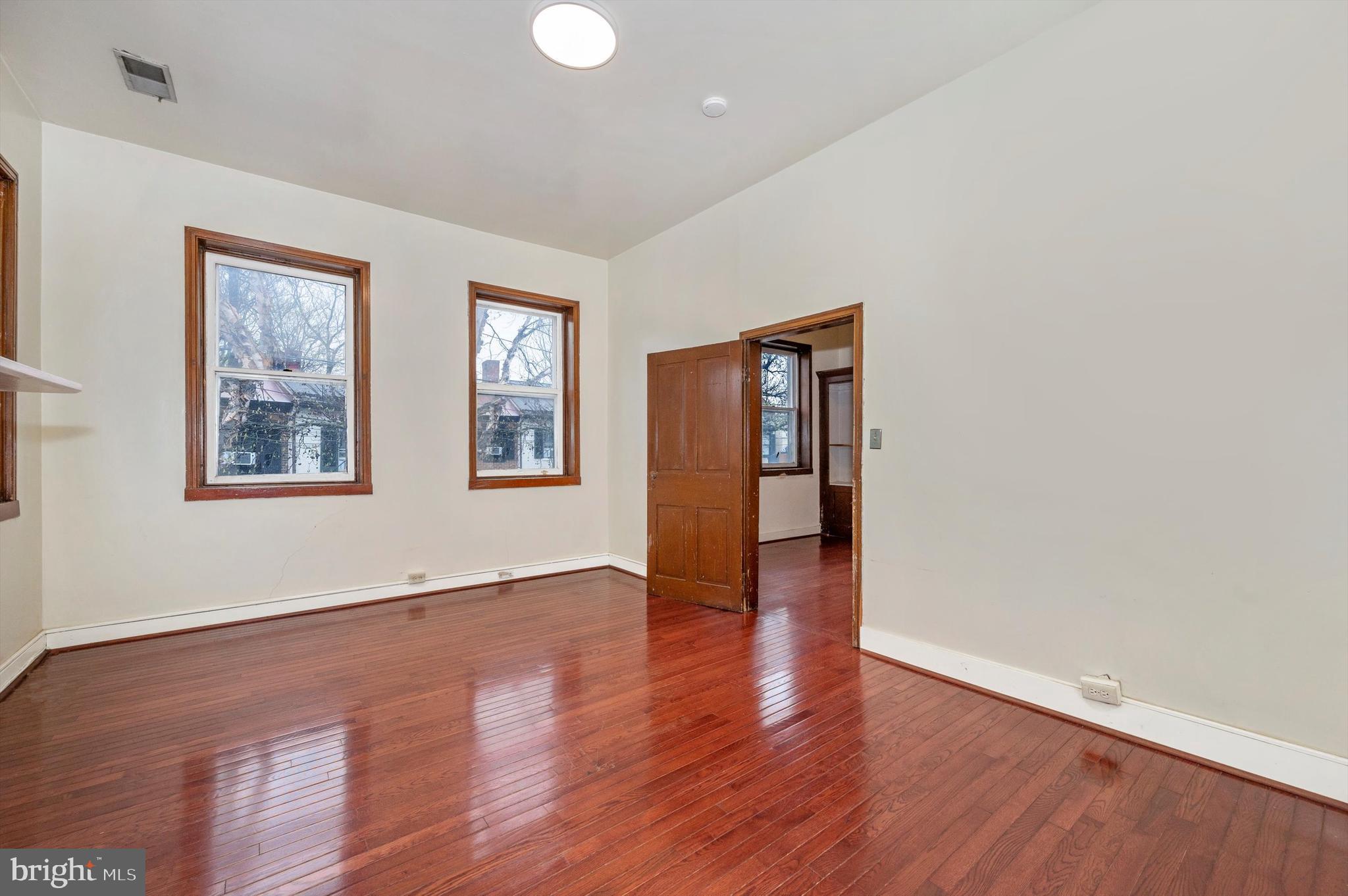 9 W SOUTH STREET