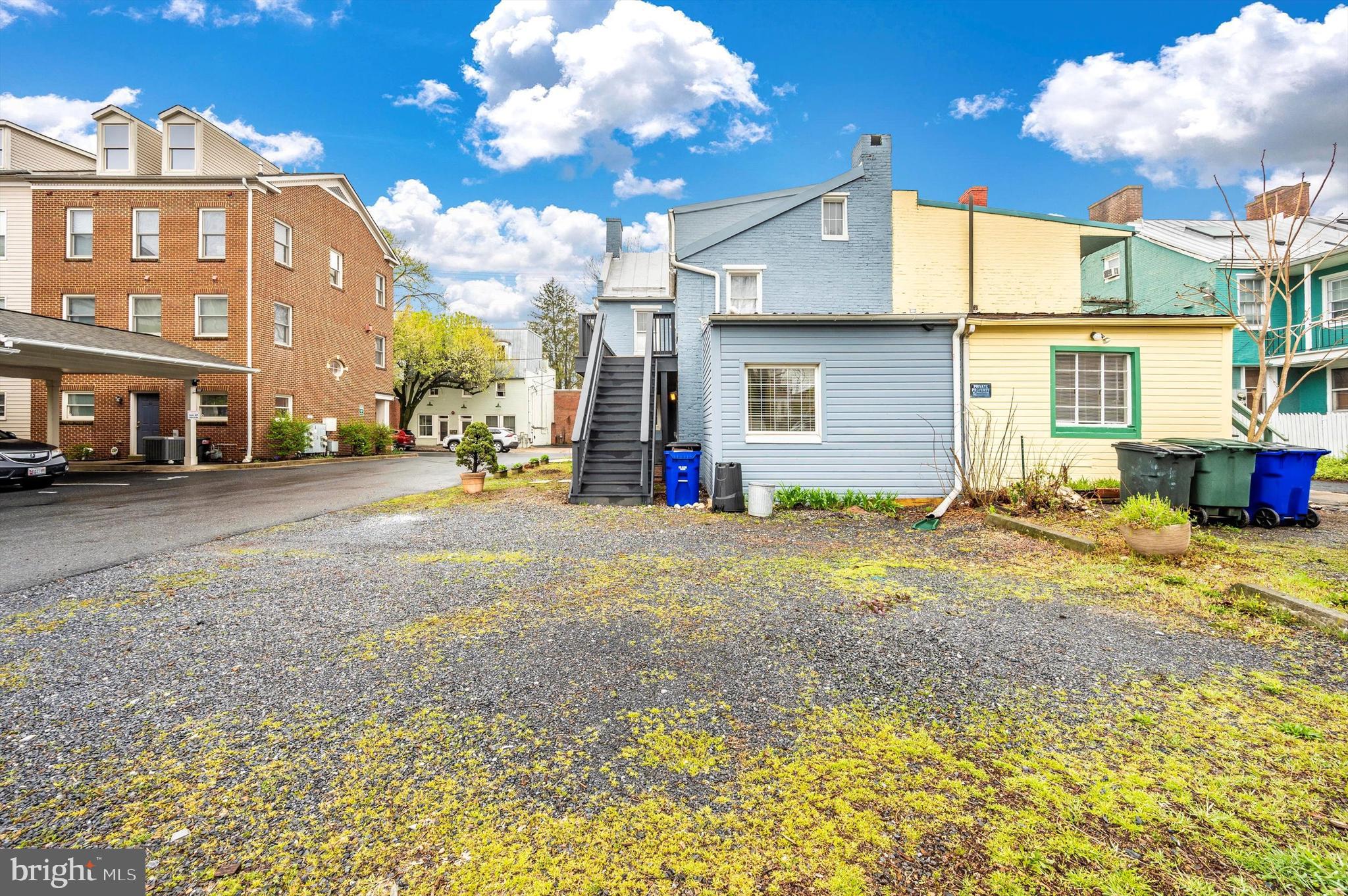 9 W SOUTH STREET