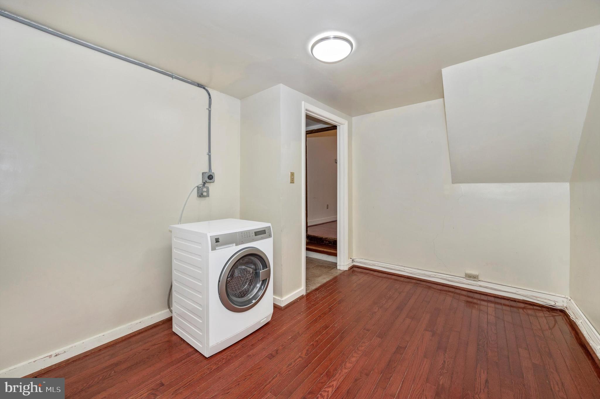 9 W SOUTH STREET
