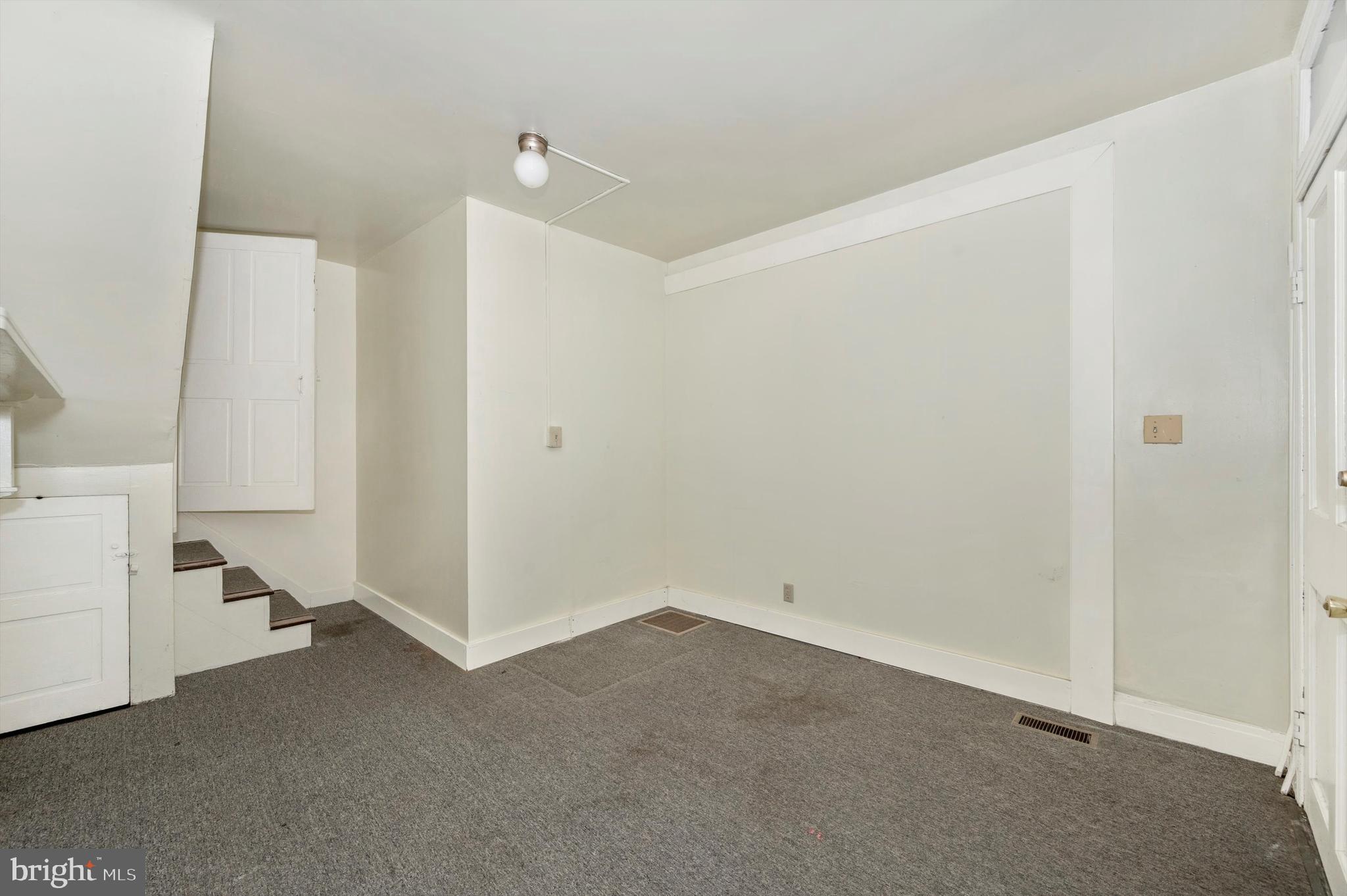 9 W SOUTH STREET