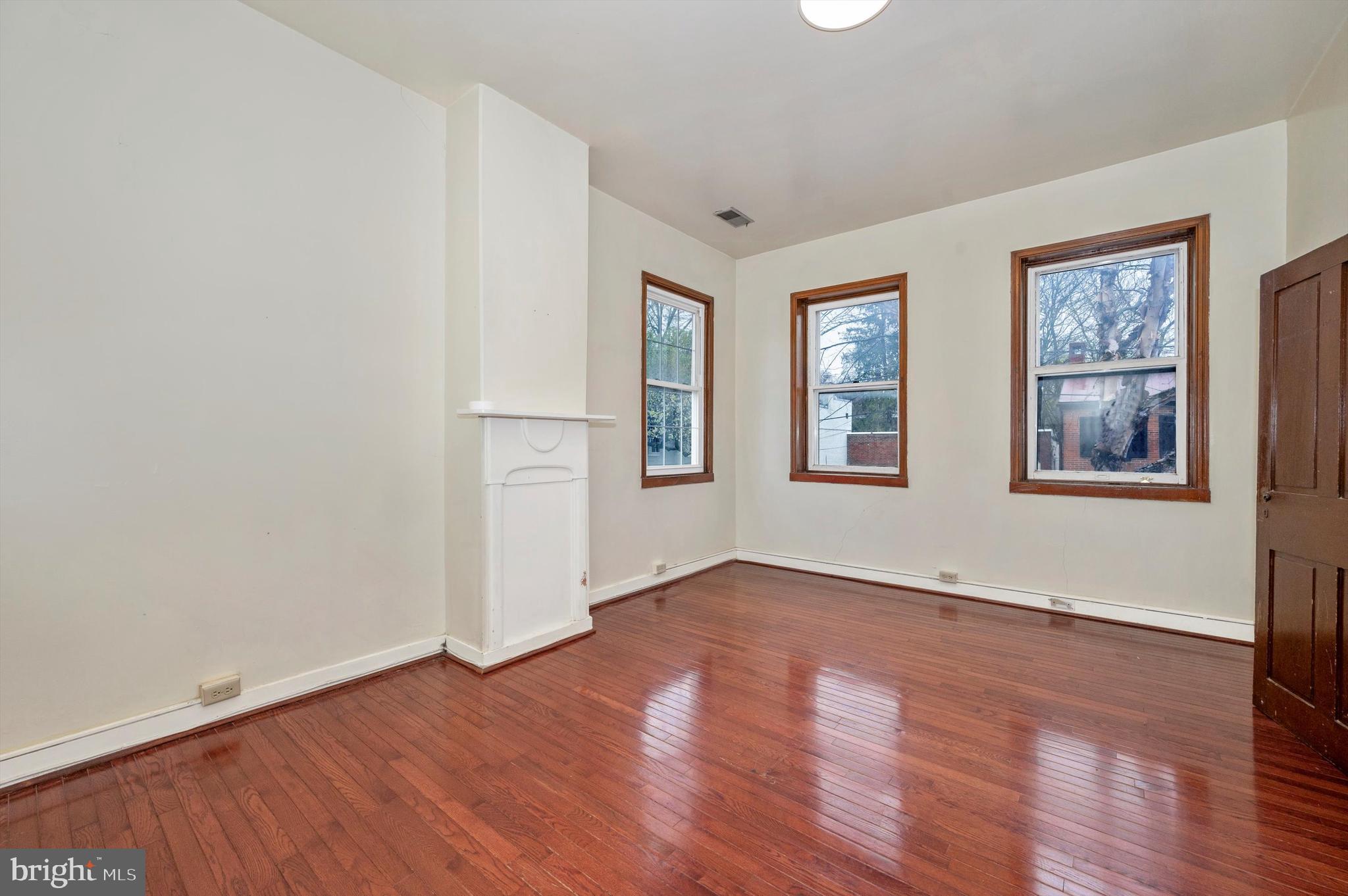 9 W SOUTH STREET
