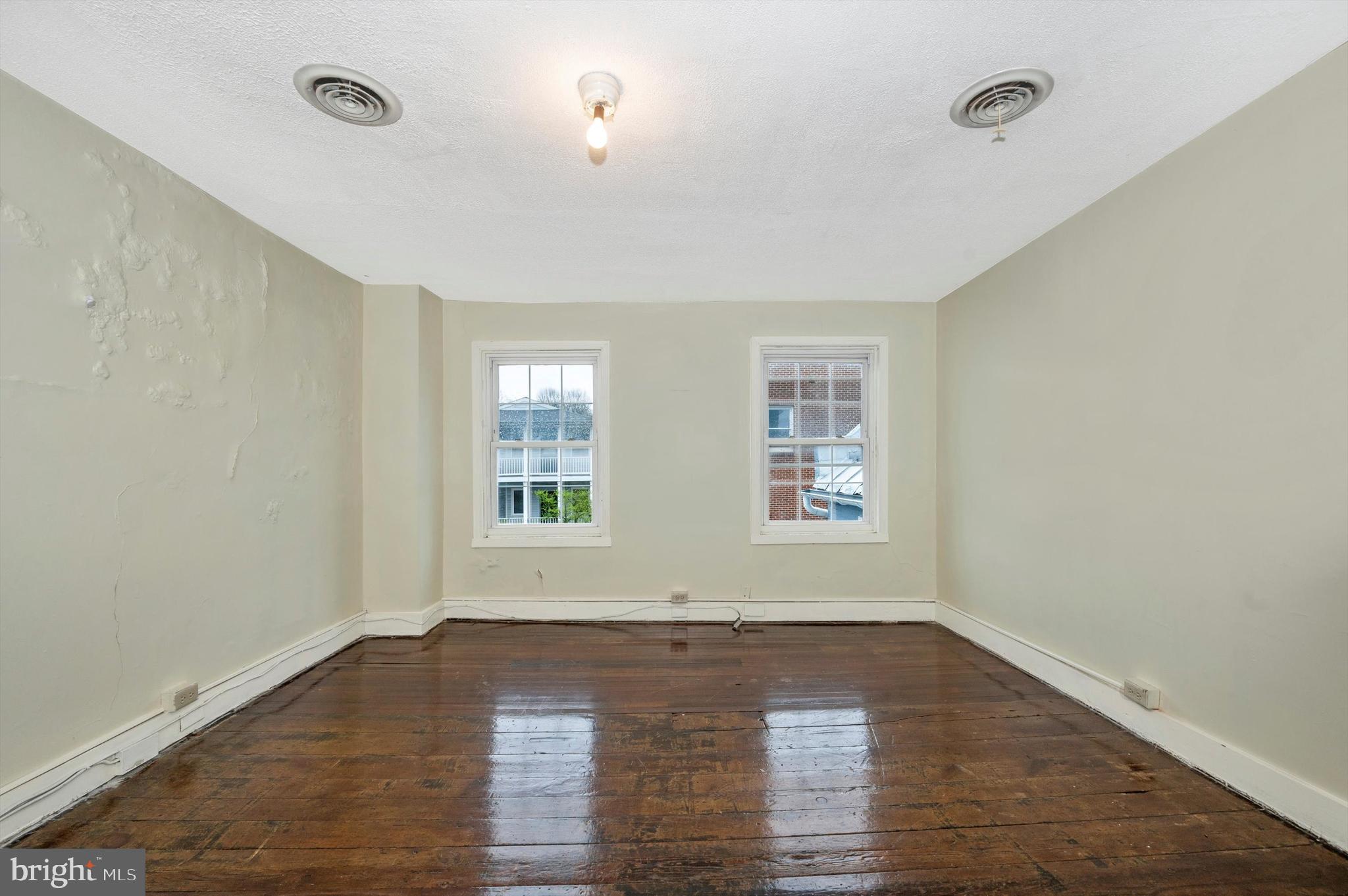 9 W SOUTH STREET