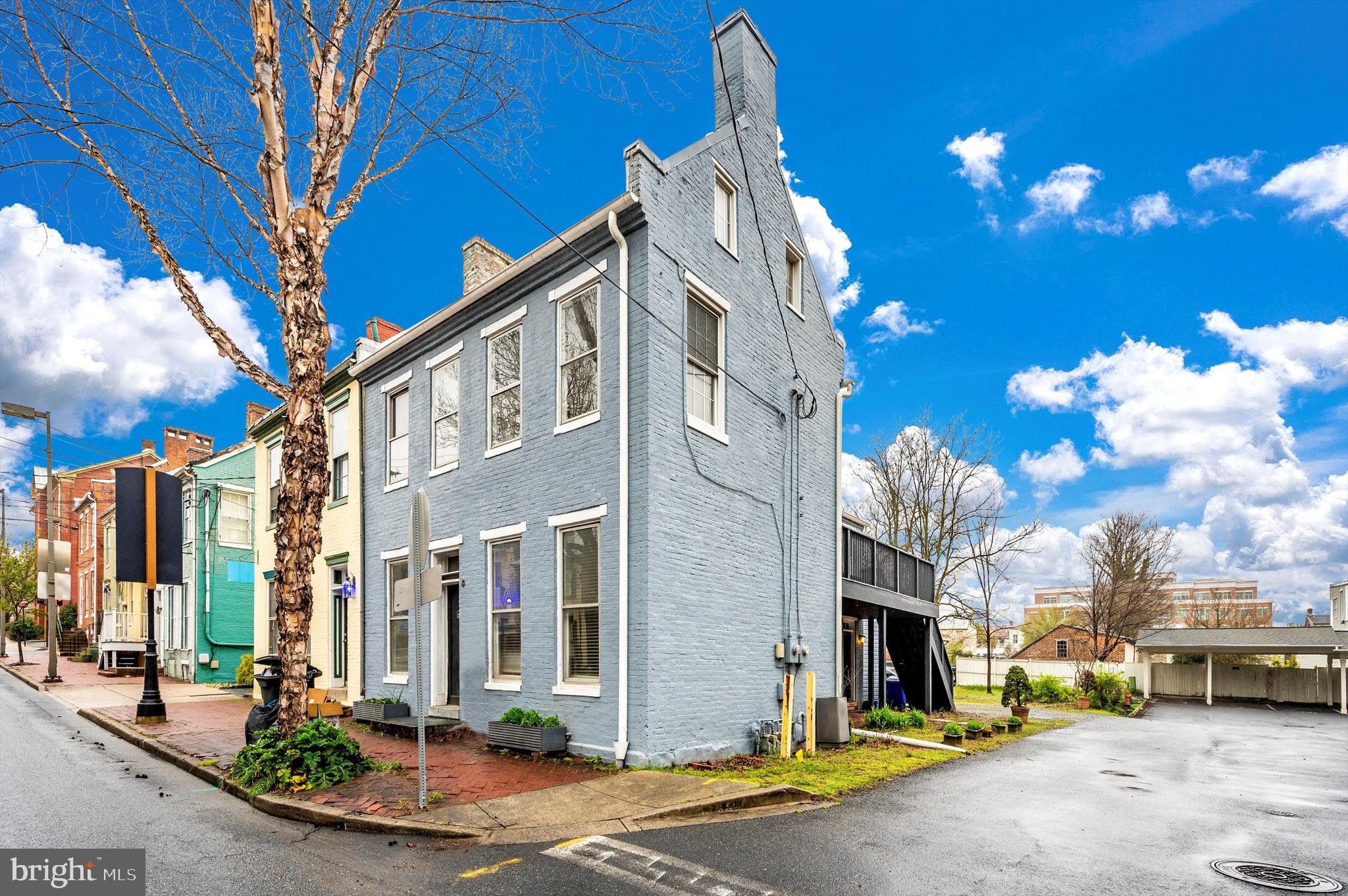 9 W SOUTH STREET