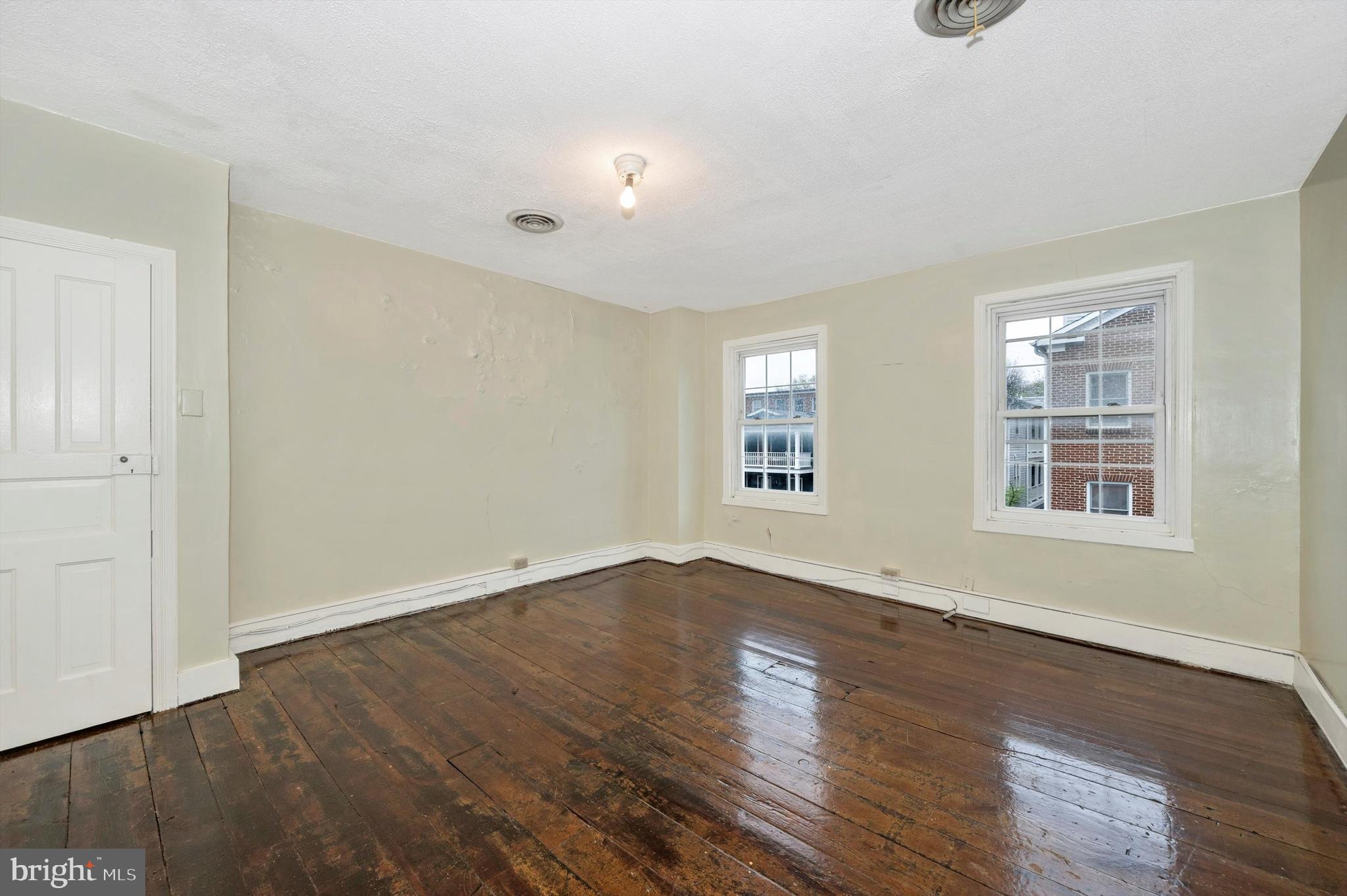 9 W SOUTH STREET