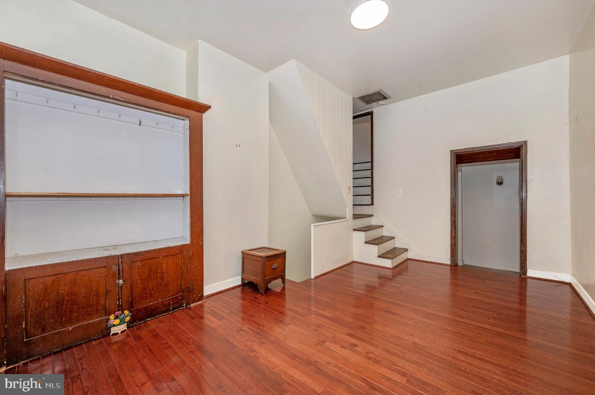 9 W SOUTH STREET
