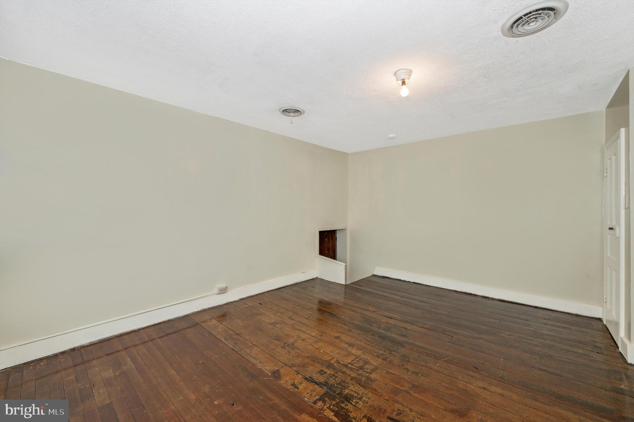 9 W SOUTH STREET