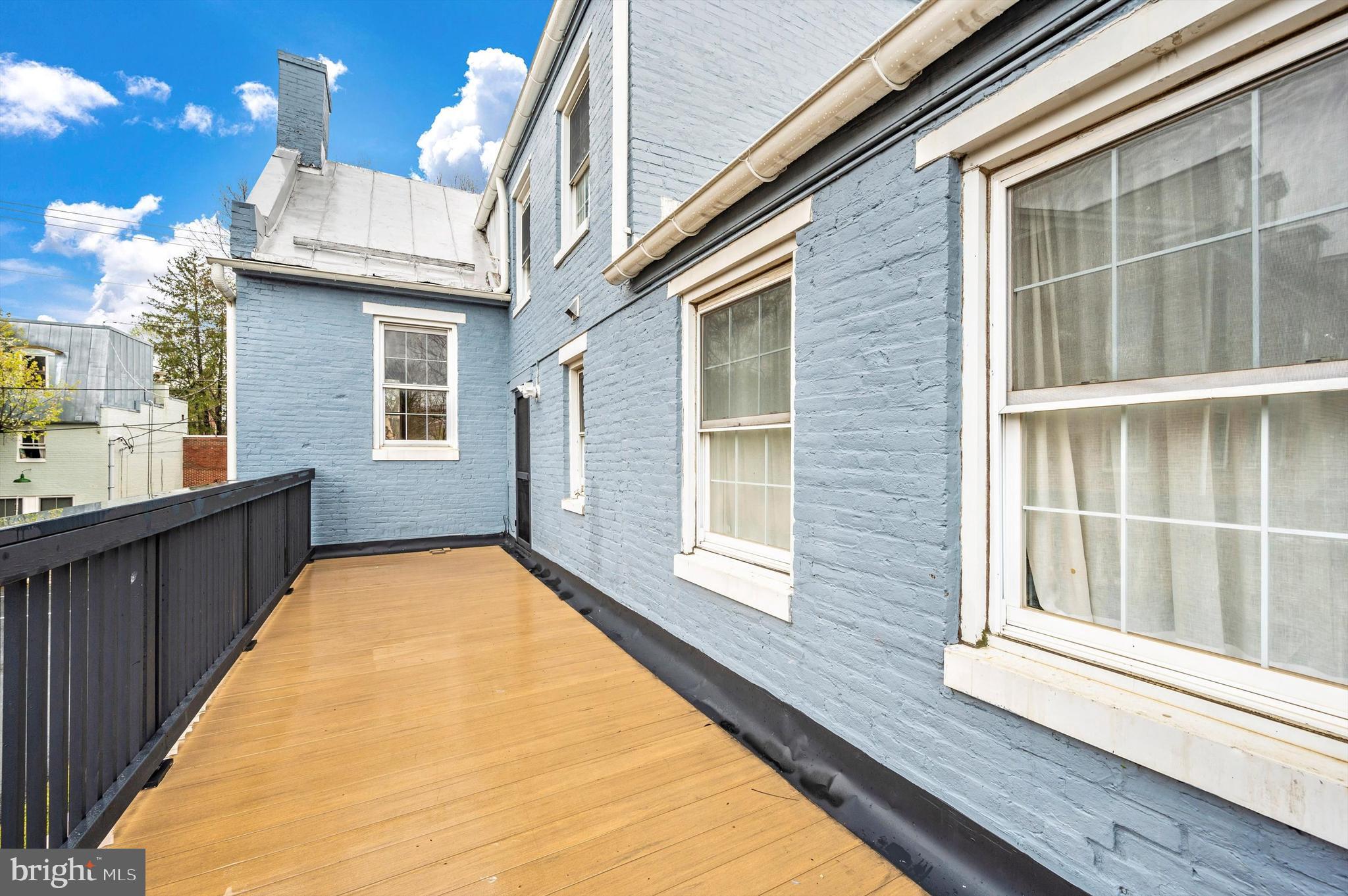 9 W SOUTH STREET