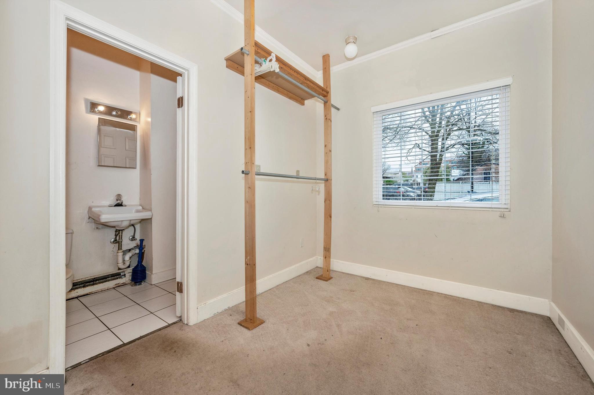 9 W SOUTH STREET