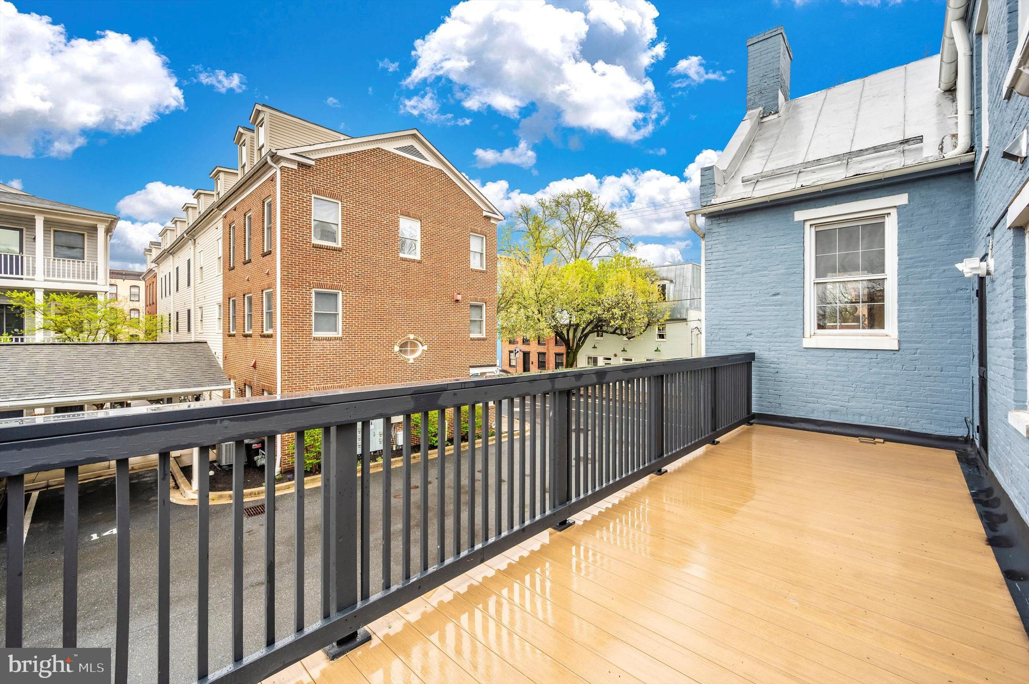 9 W SOUTH STREET