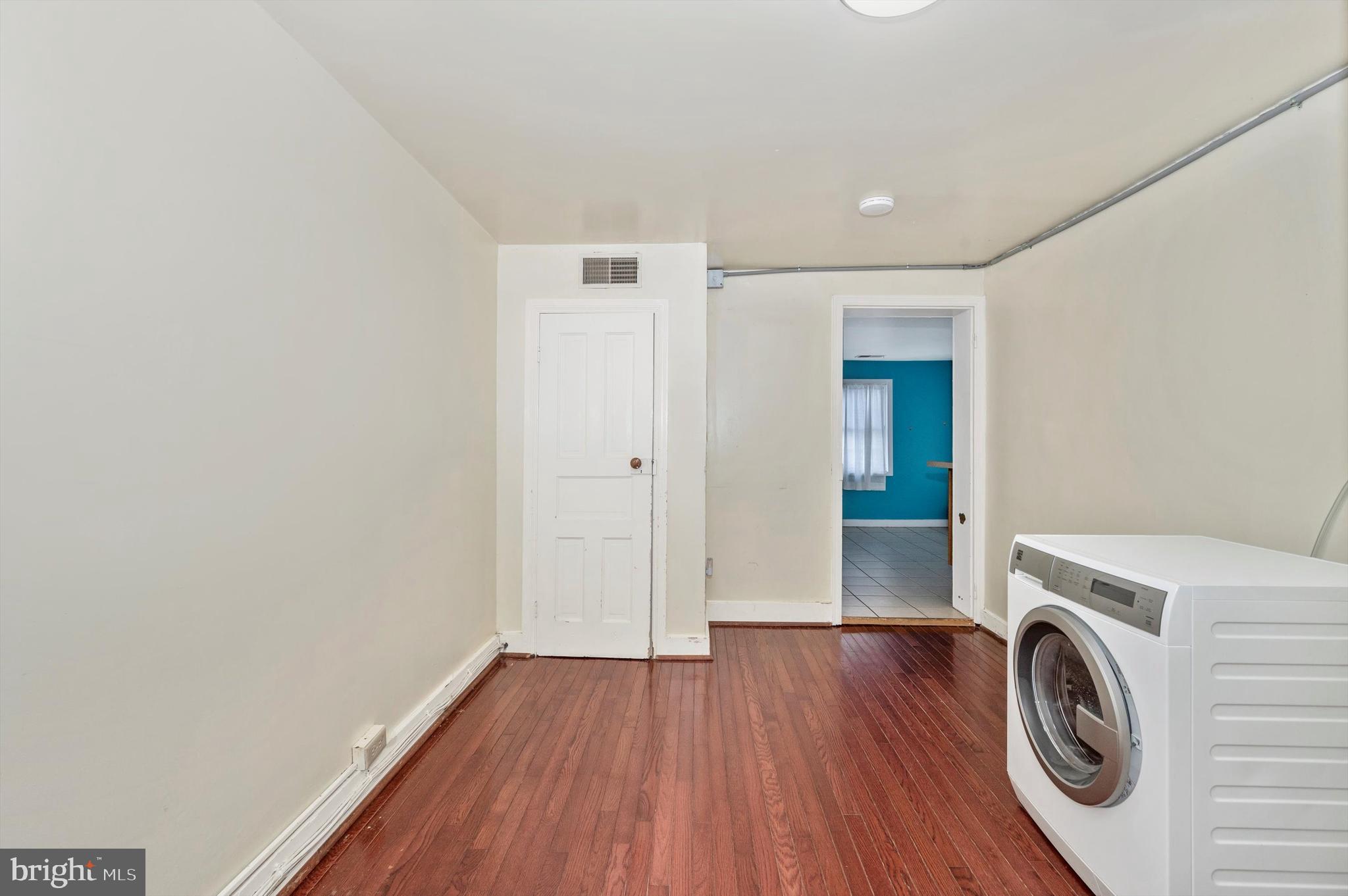 9 W SOUTH STREET