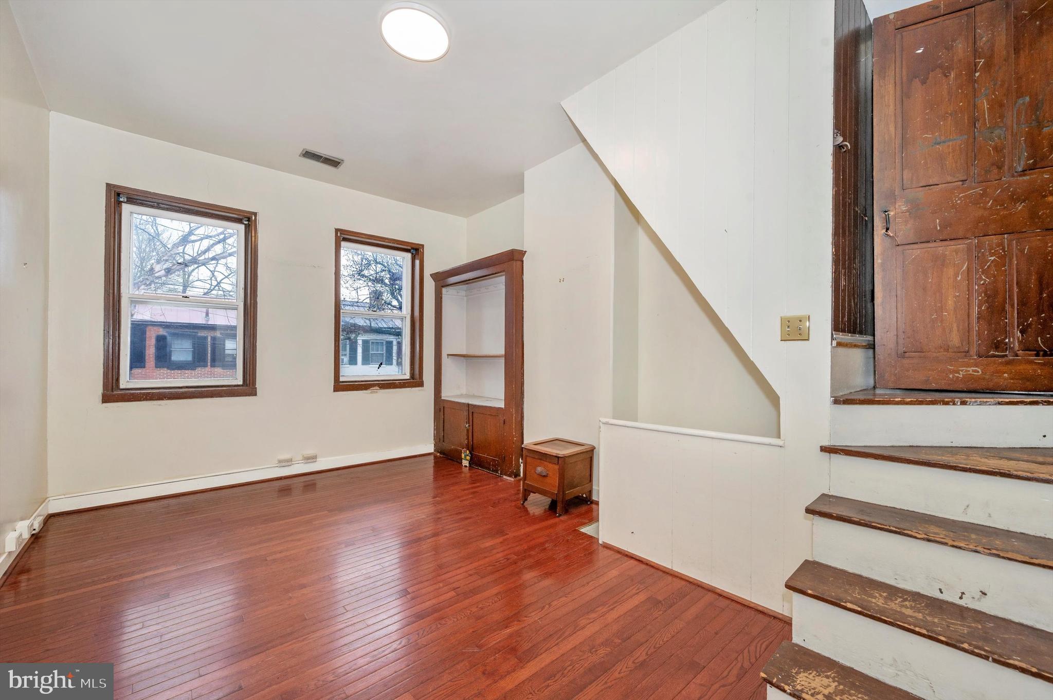 9 W SOUTH STREET