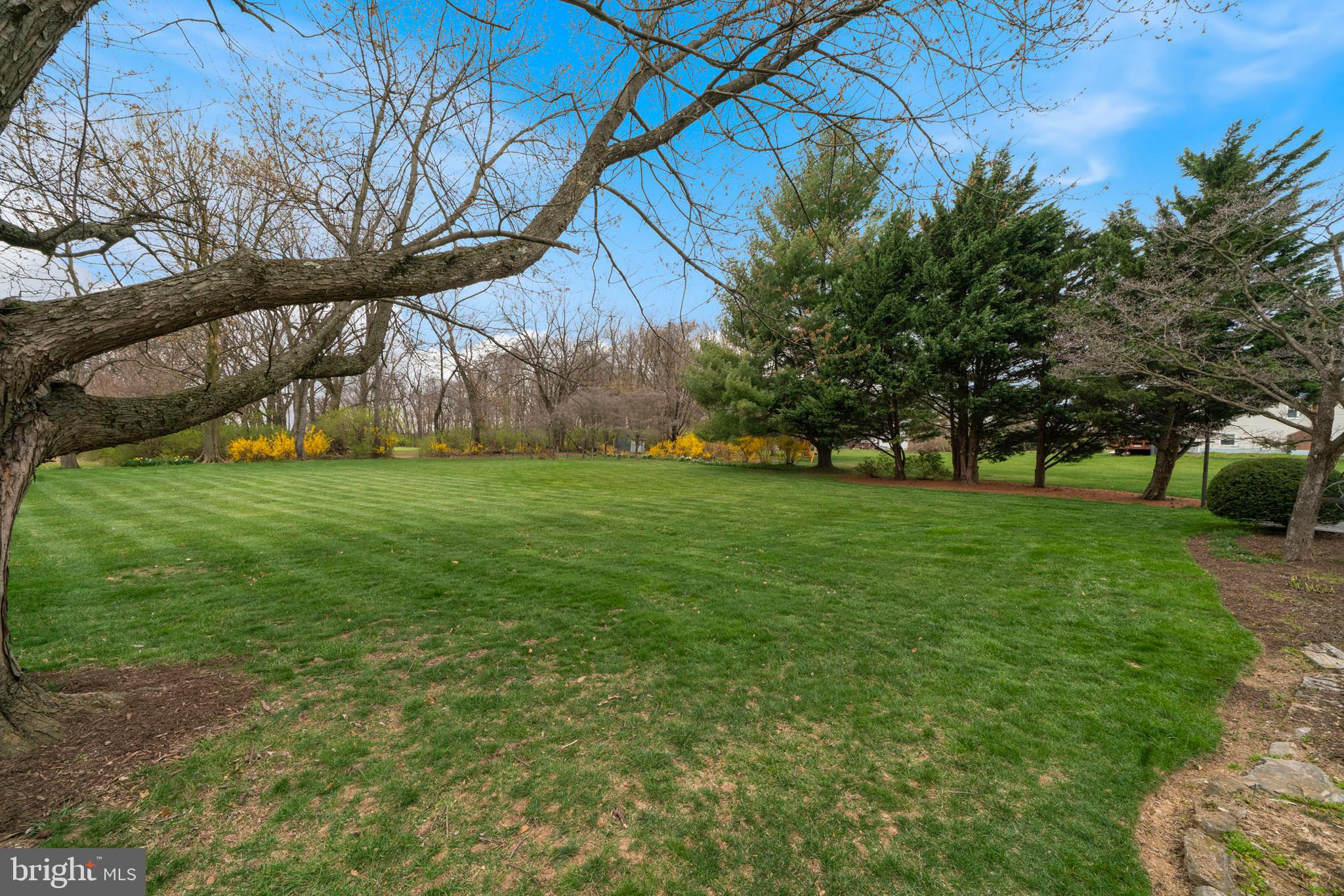 5905 CHAR LEIGH CIRCLE