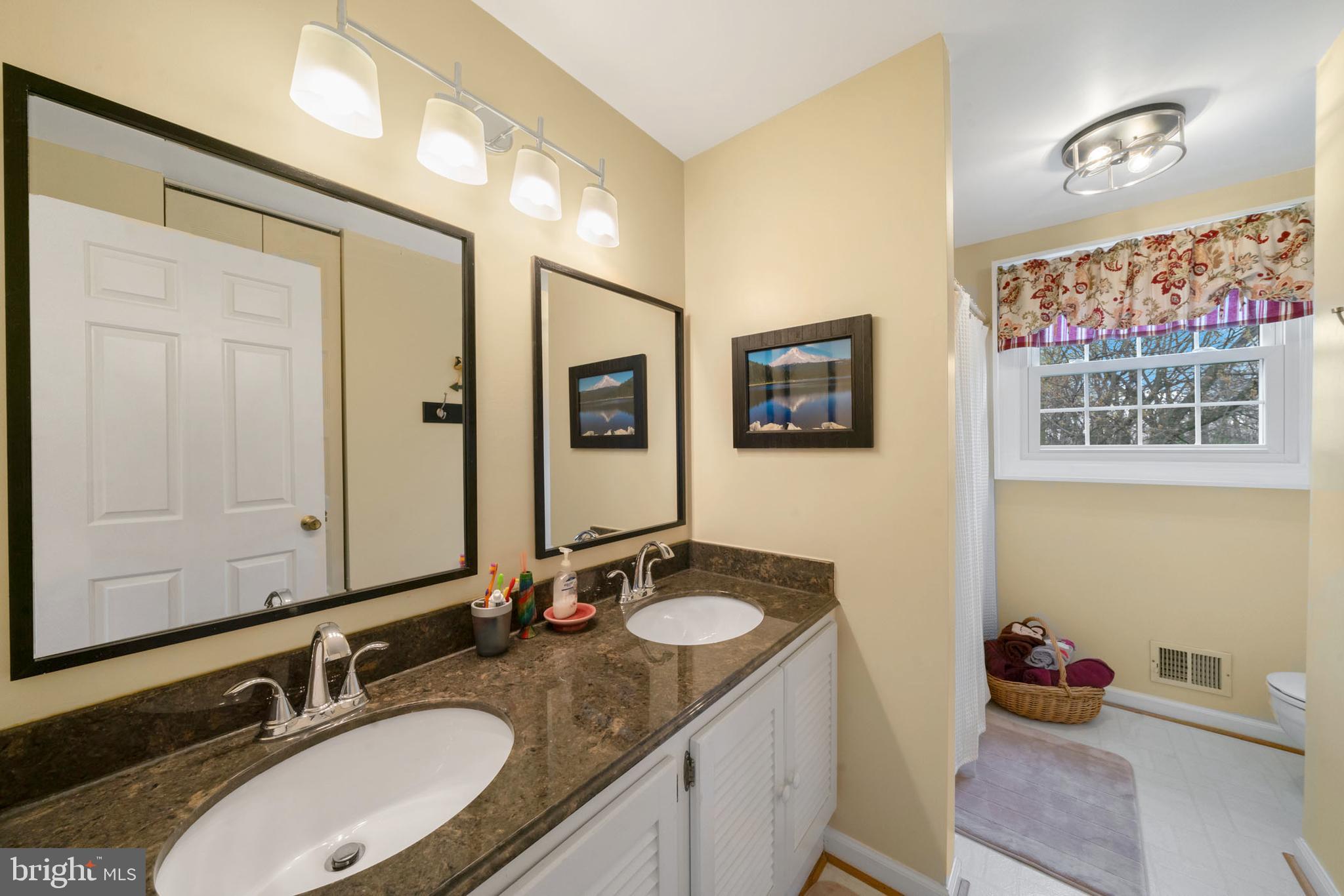 5905 CHAR LEIGH CIRCLE