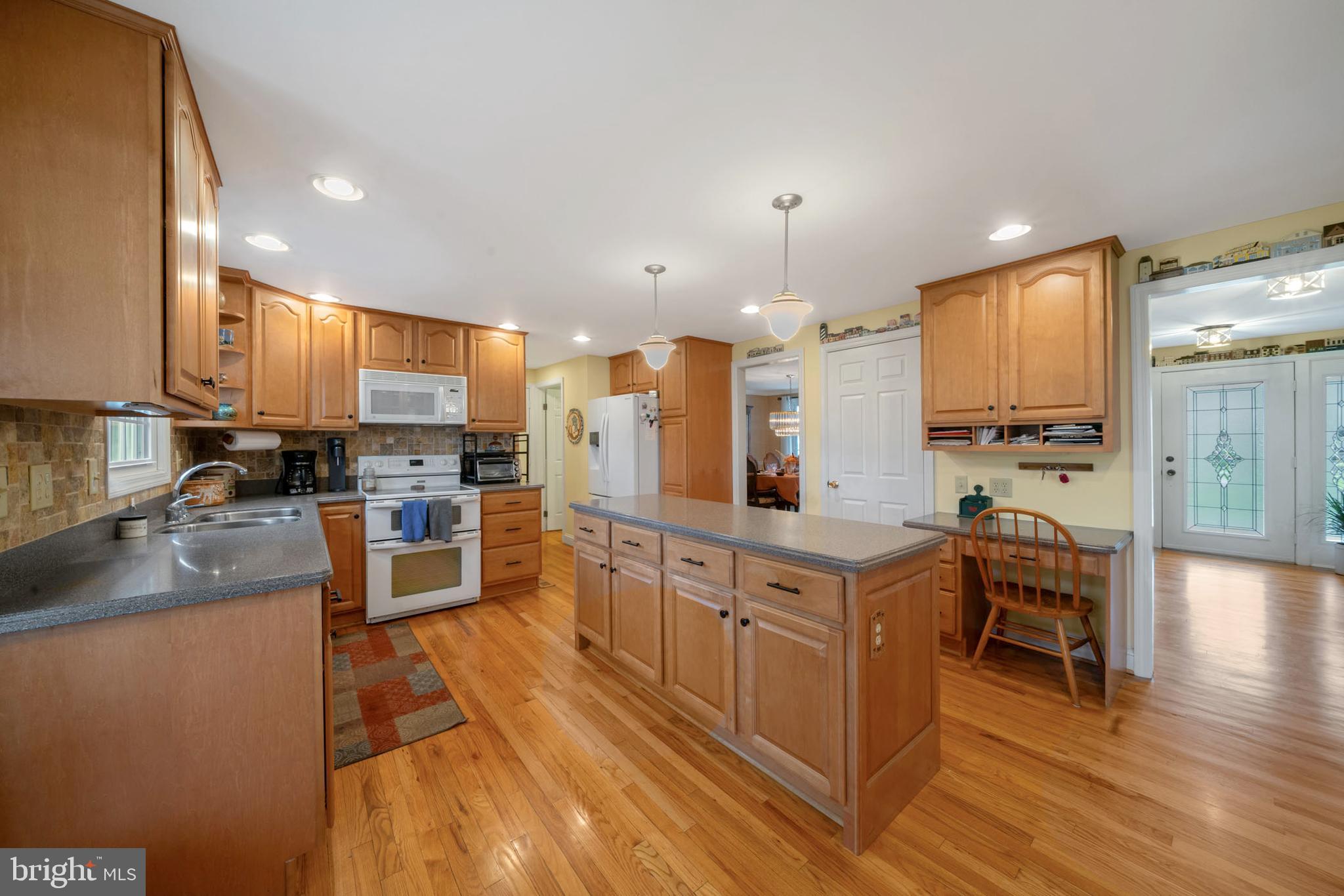 5905 CHAR LEIGH CIRCLE