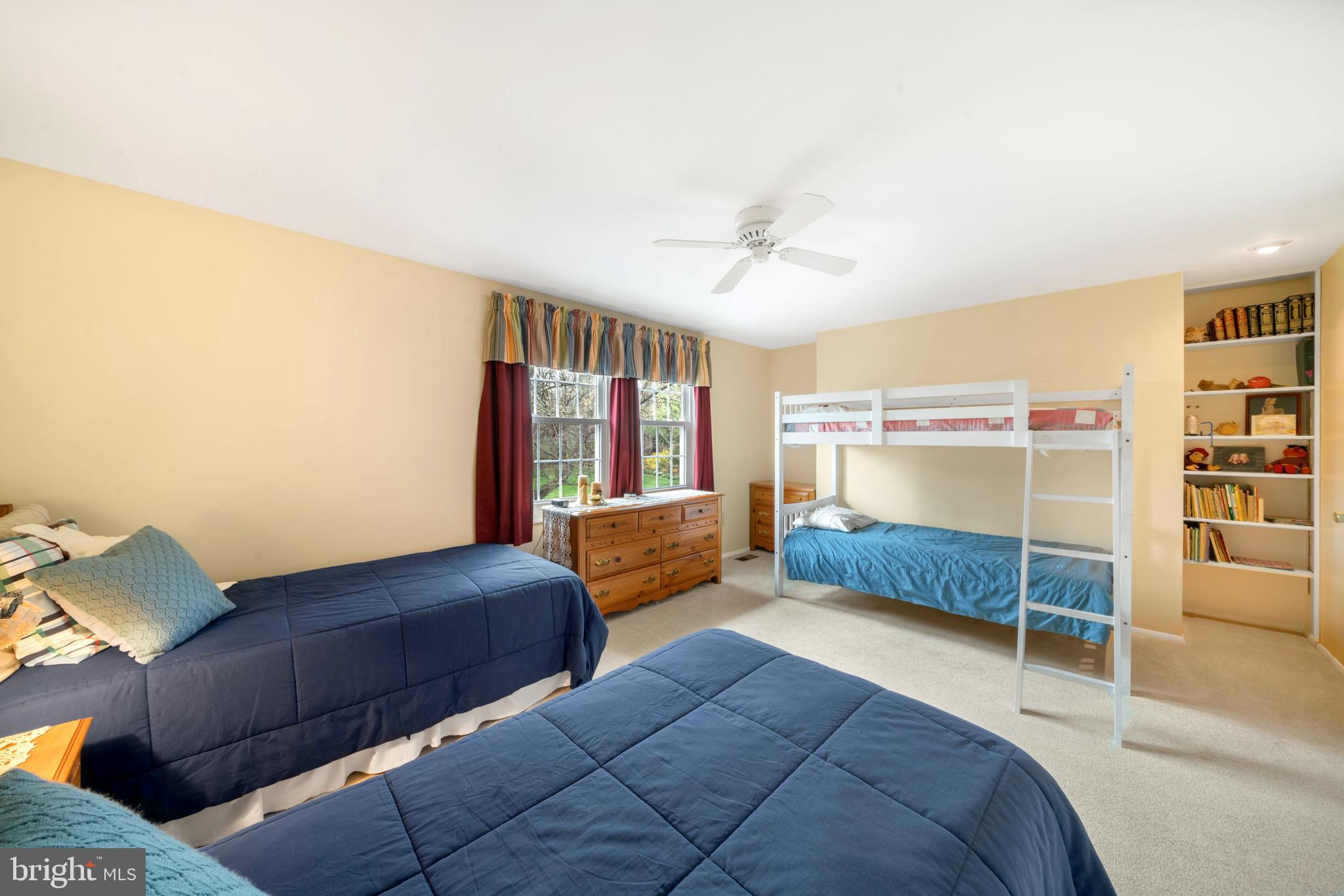 5905 CHAR LEIGH CIRCLE