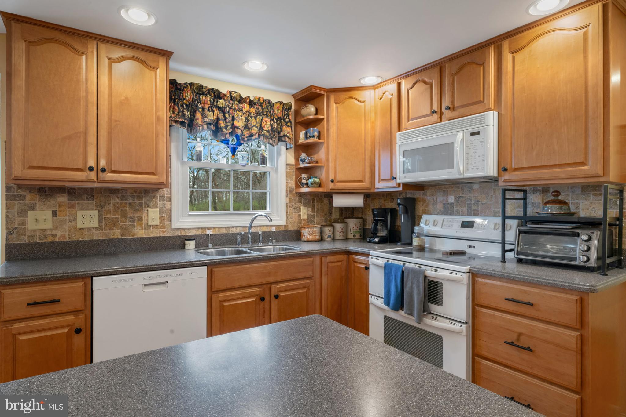 5905 CHAR LEIGH CIRCLE