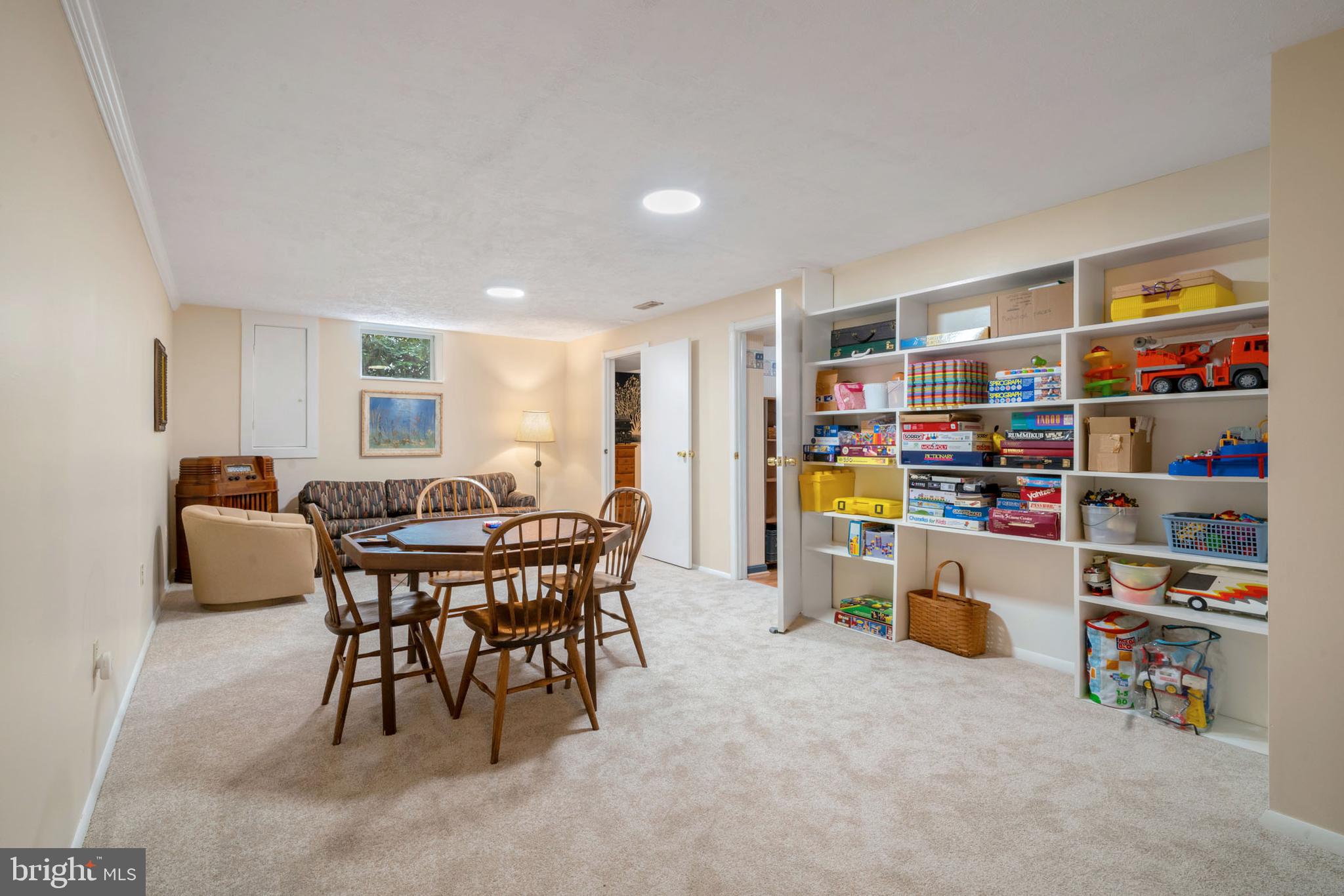5905 CHAR LEIGH CIRCLE
