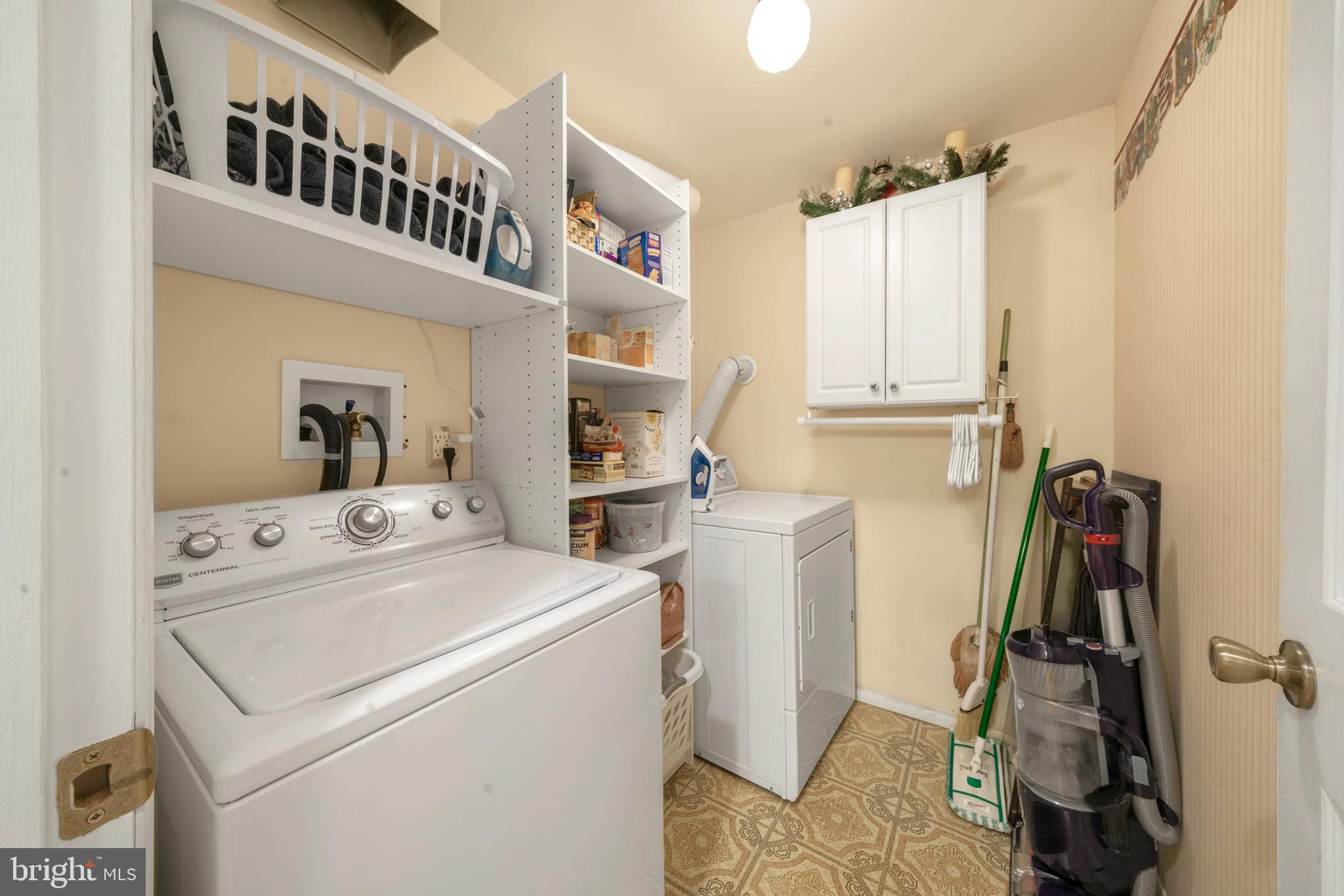 5905 CHAR LEIGH CIRCLE