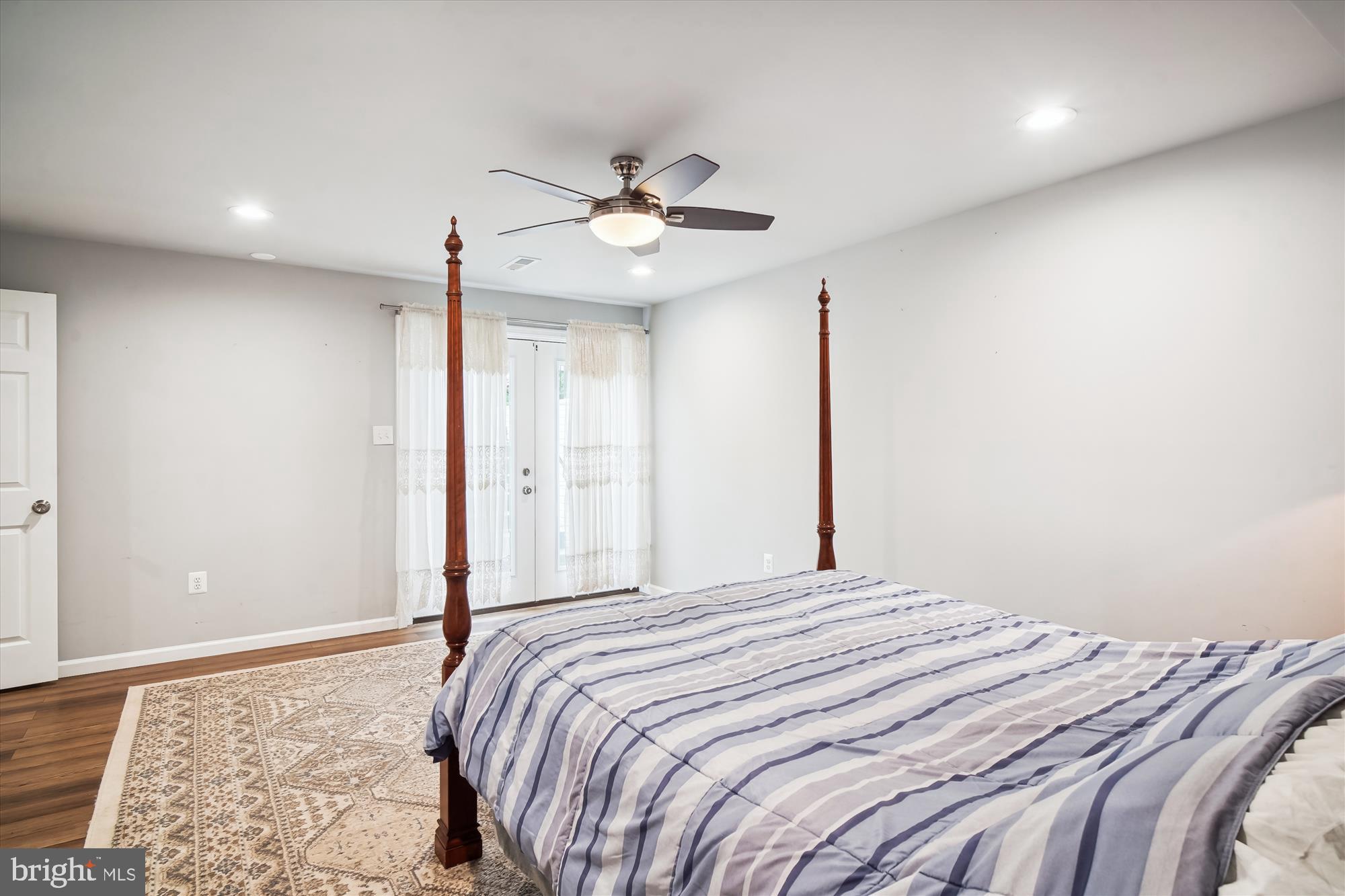 405 GLENBROOK DRIVE