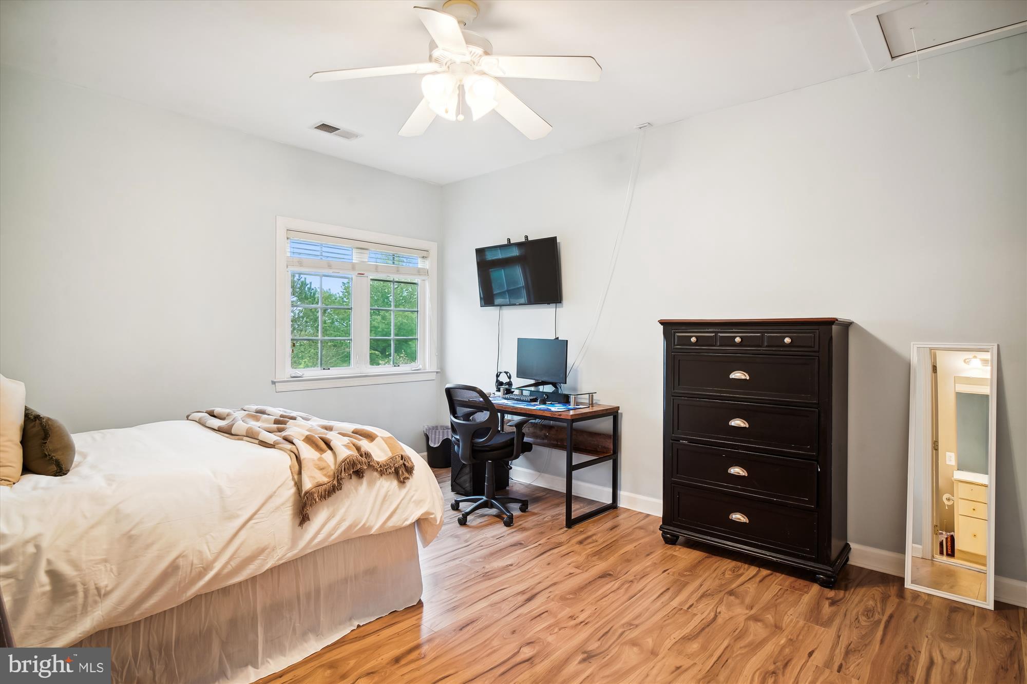405 GLENBROOK DRIVE
