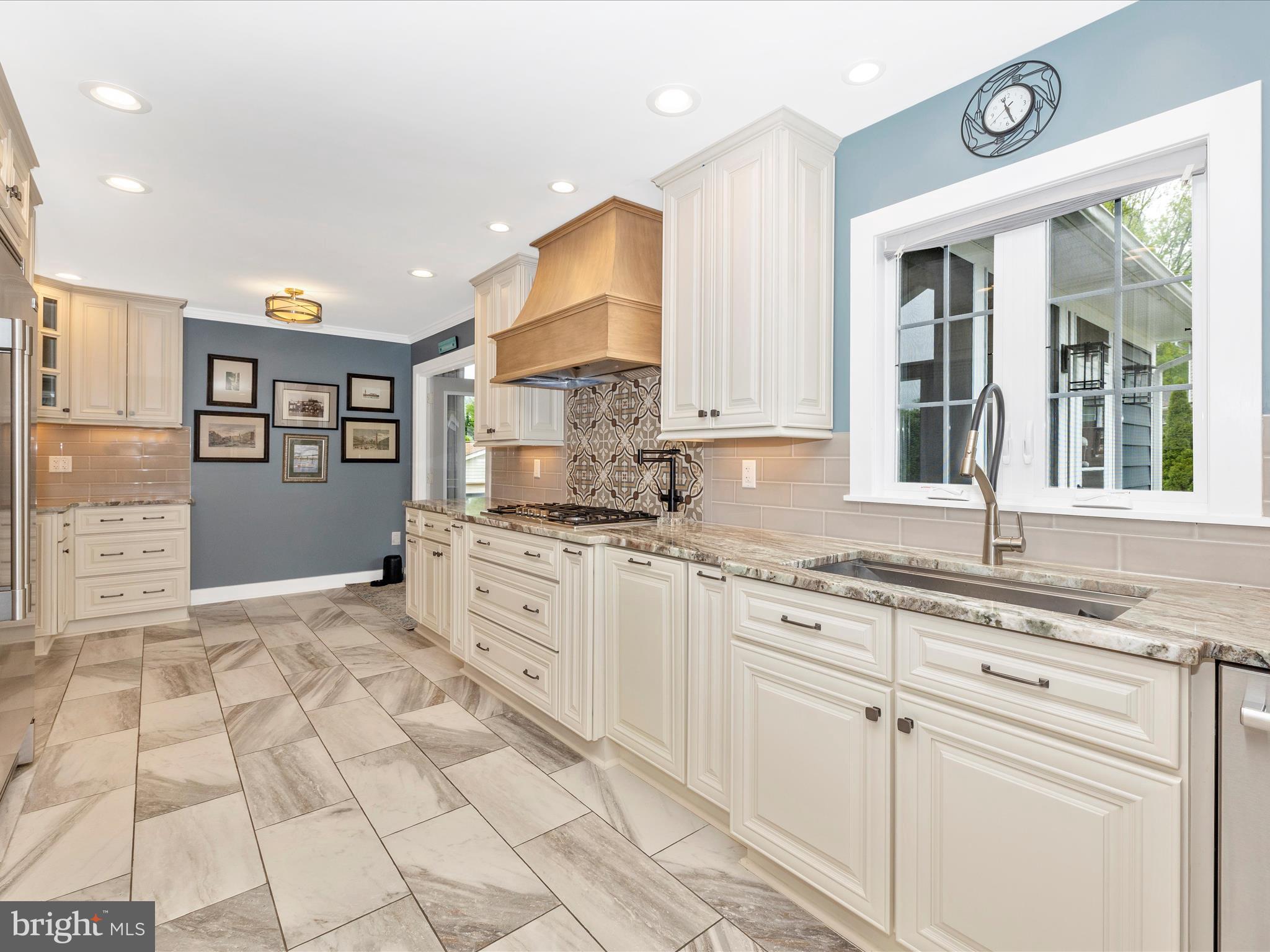 213 LINDEN BOULEVARD