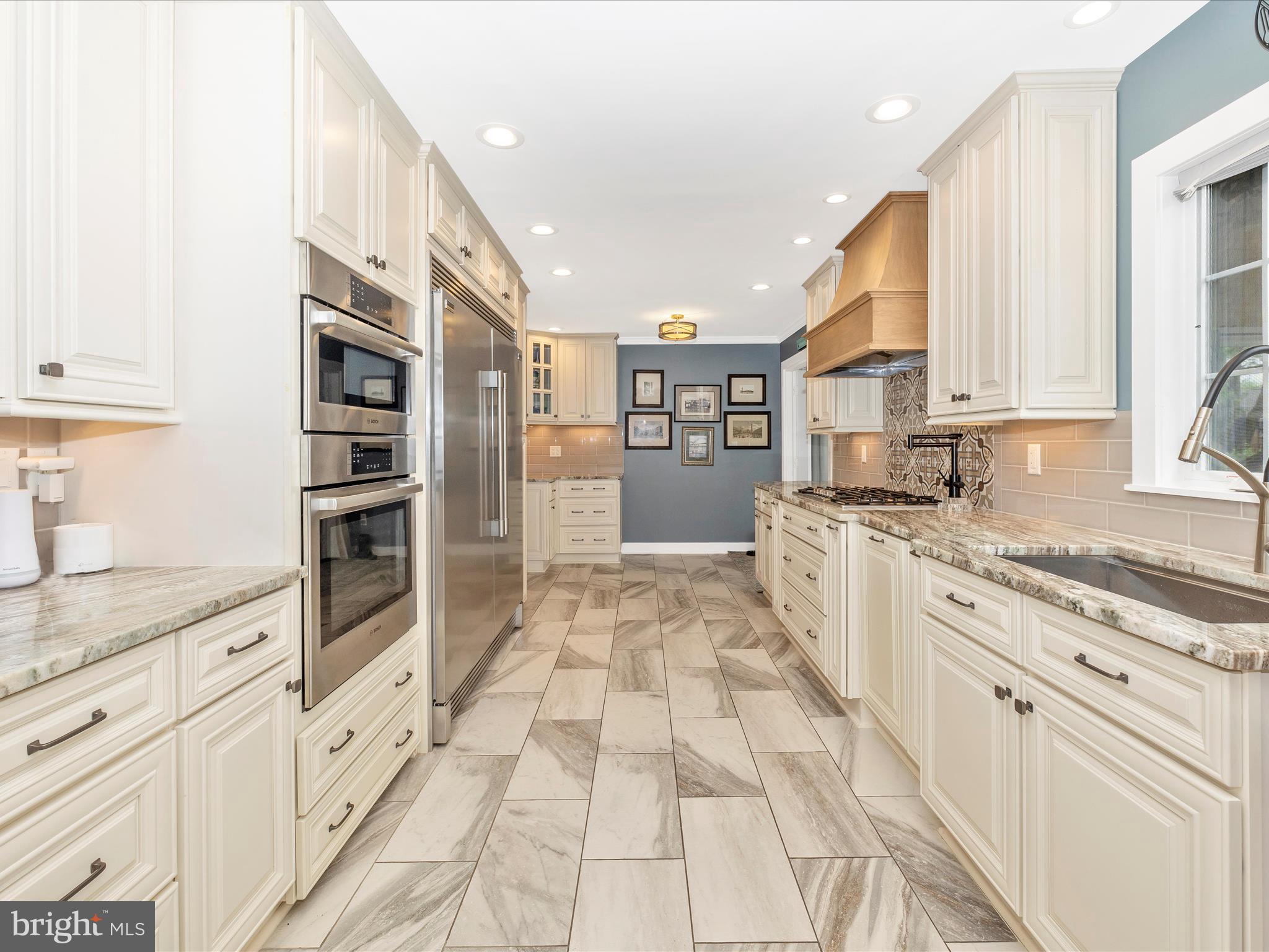 213 LINDEN BOULEVARD