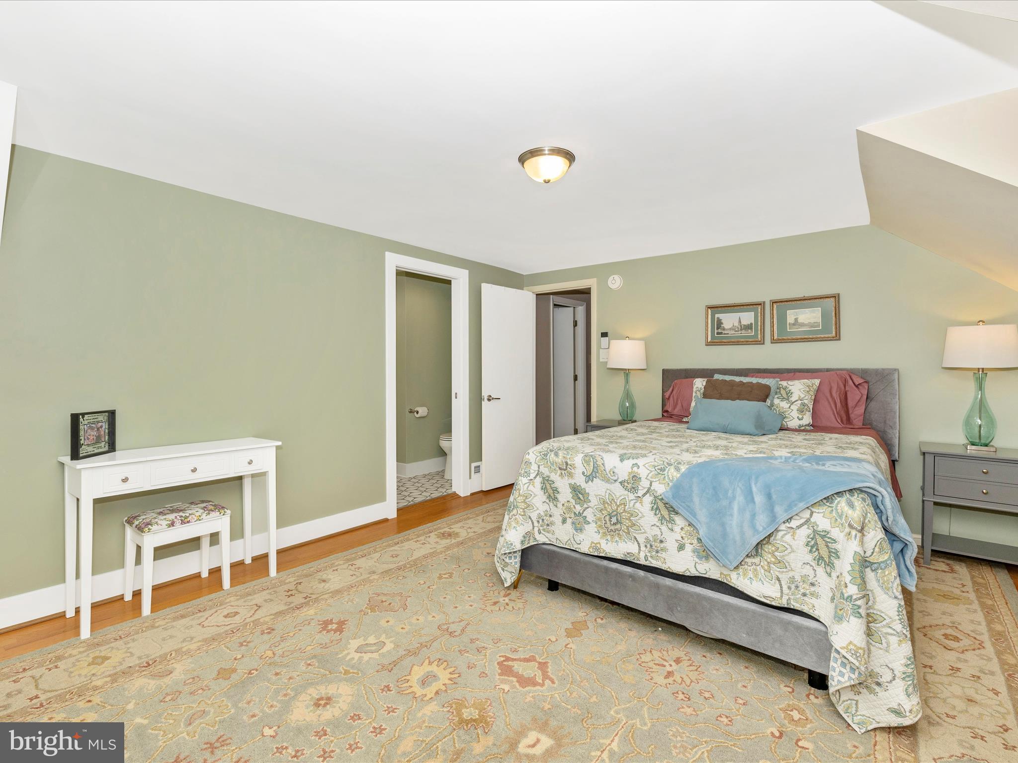 213 LINDEN BOULEVARD