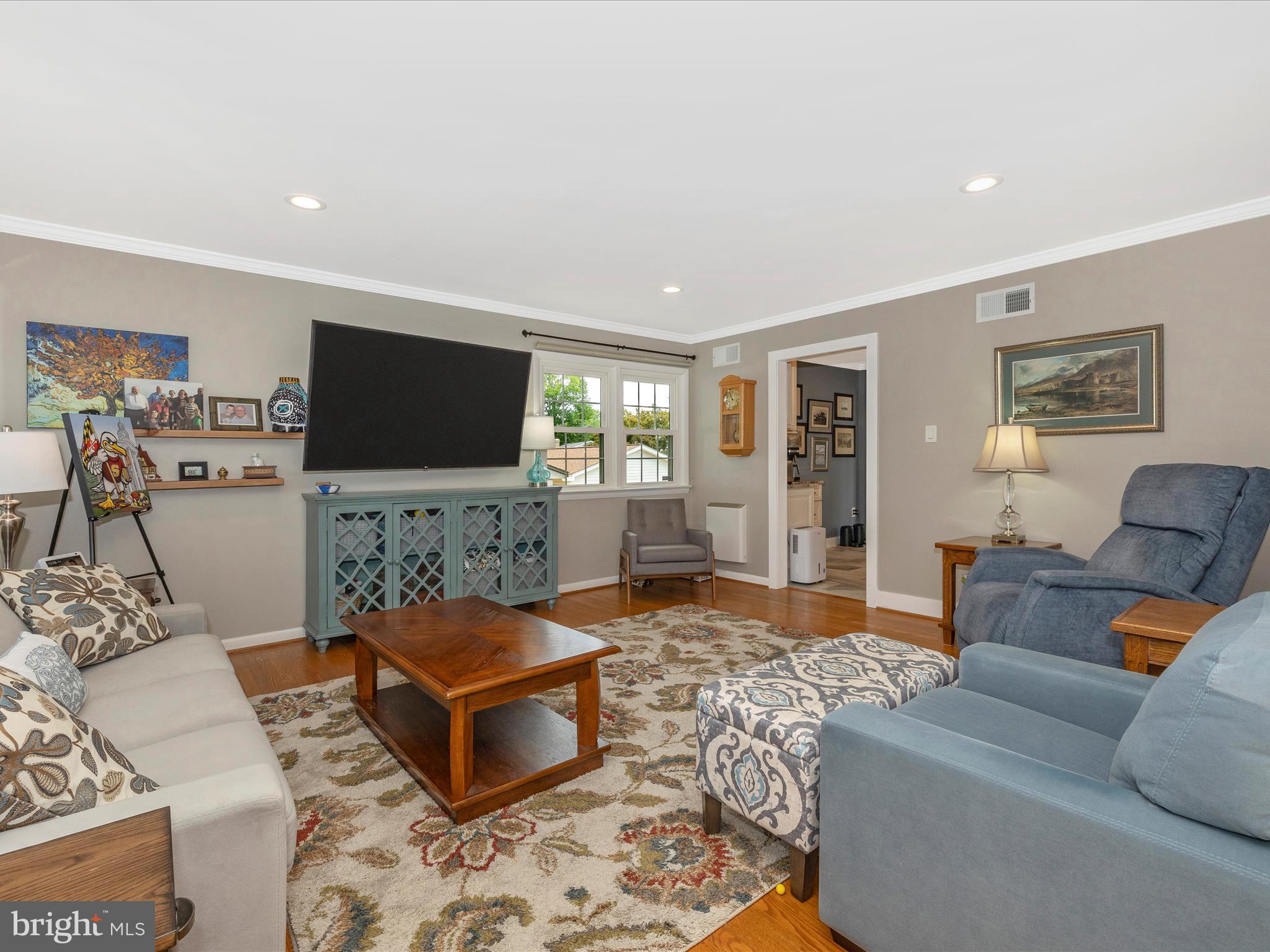 213 LINDEN BOULEVARD
