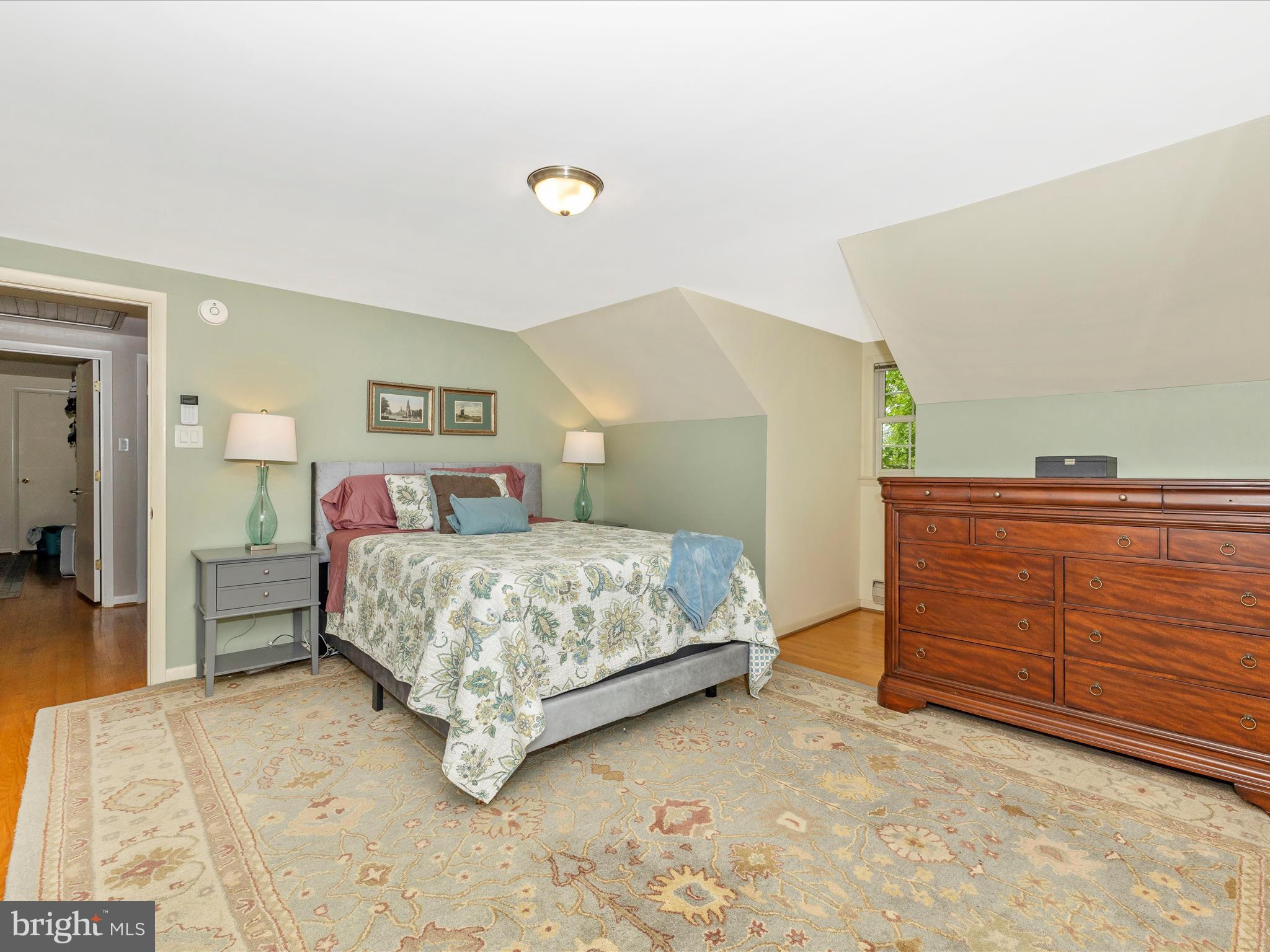 213 LINDEN BOULEVARD