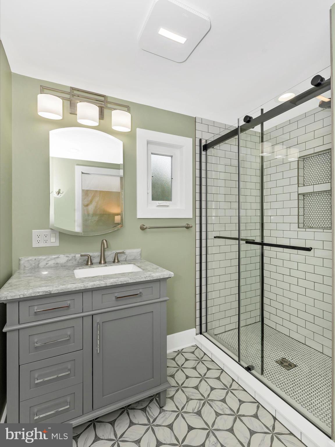 213 LINDEN BOULEVARD