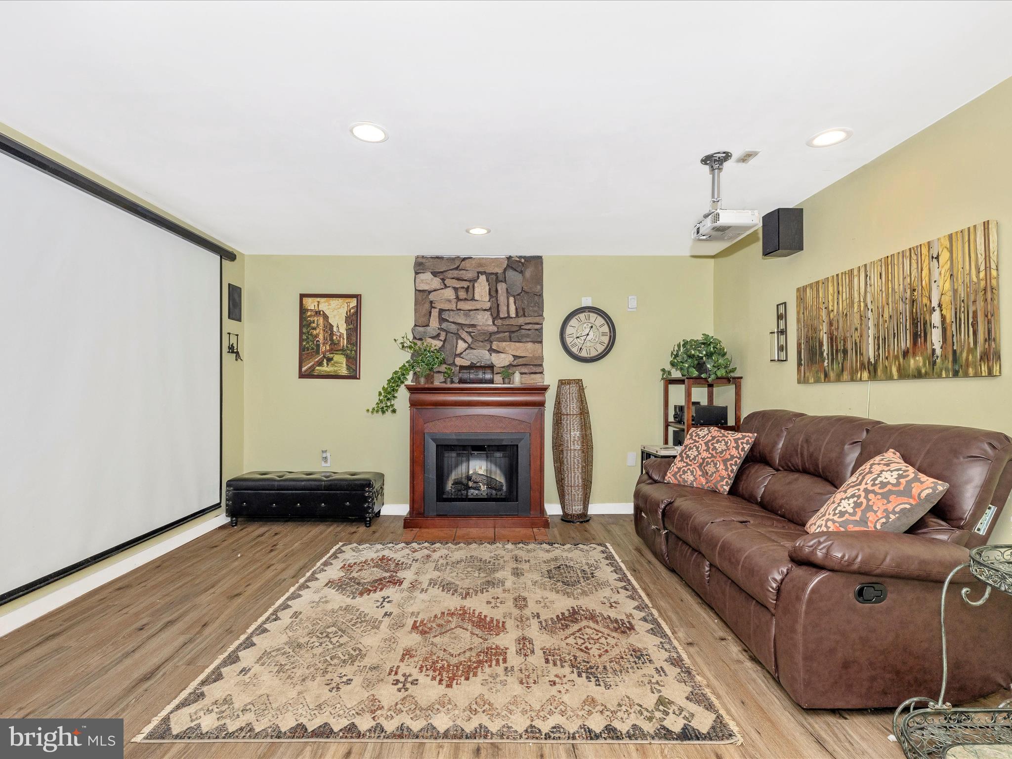 5740 WINDSONG COURT