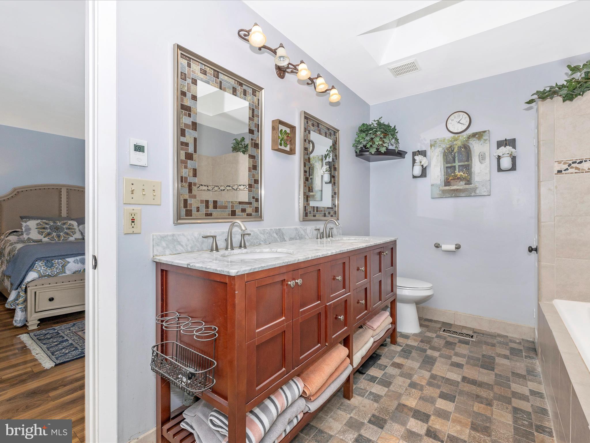 5740 WINDSONG COURT