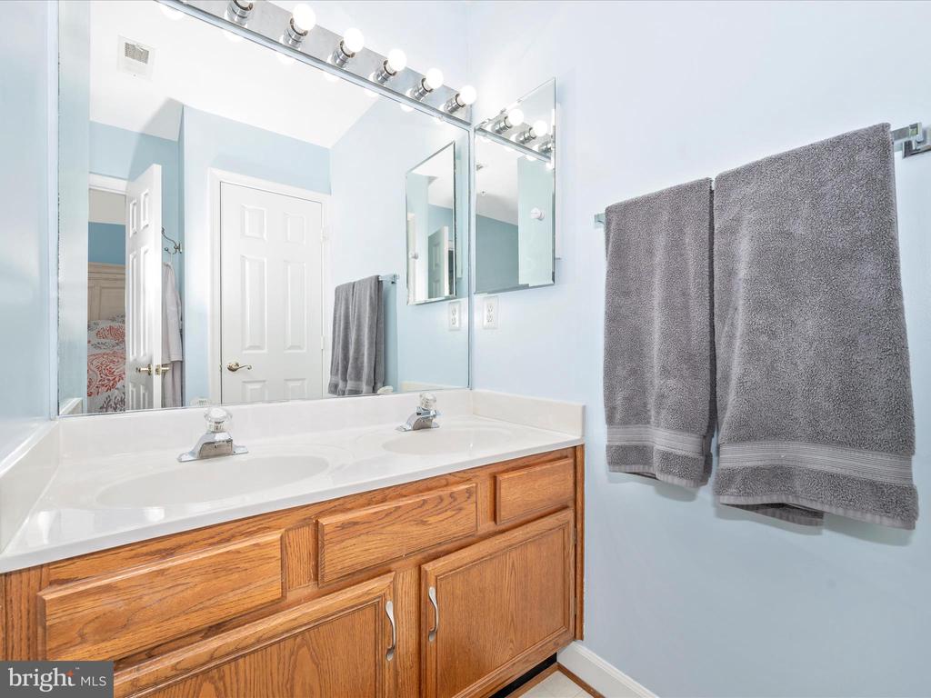 5629 ROCKLEDGE COURT