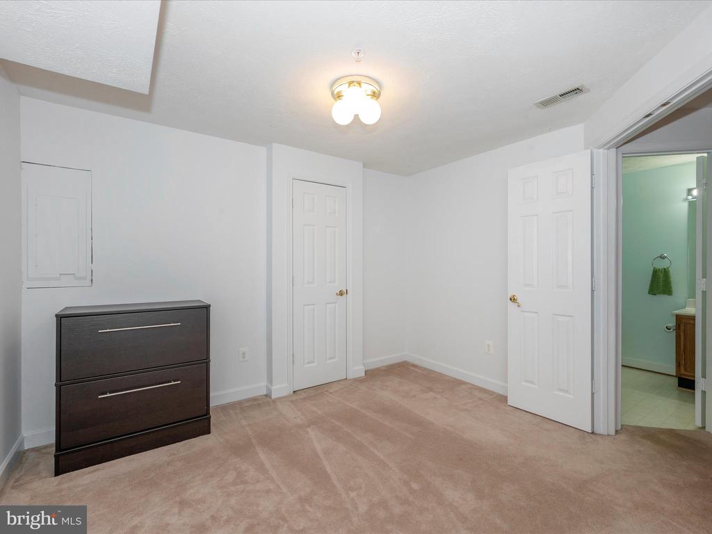 5629 ROCKLEDGE COURT