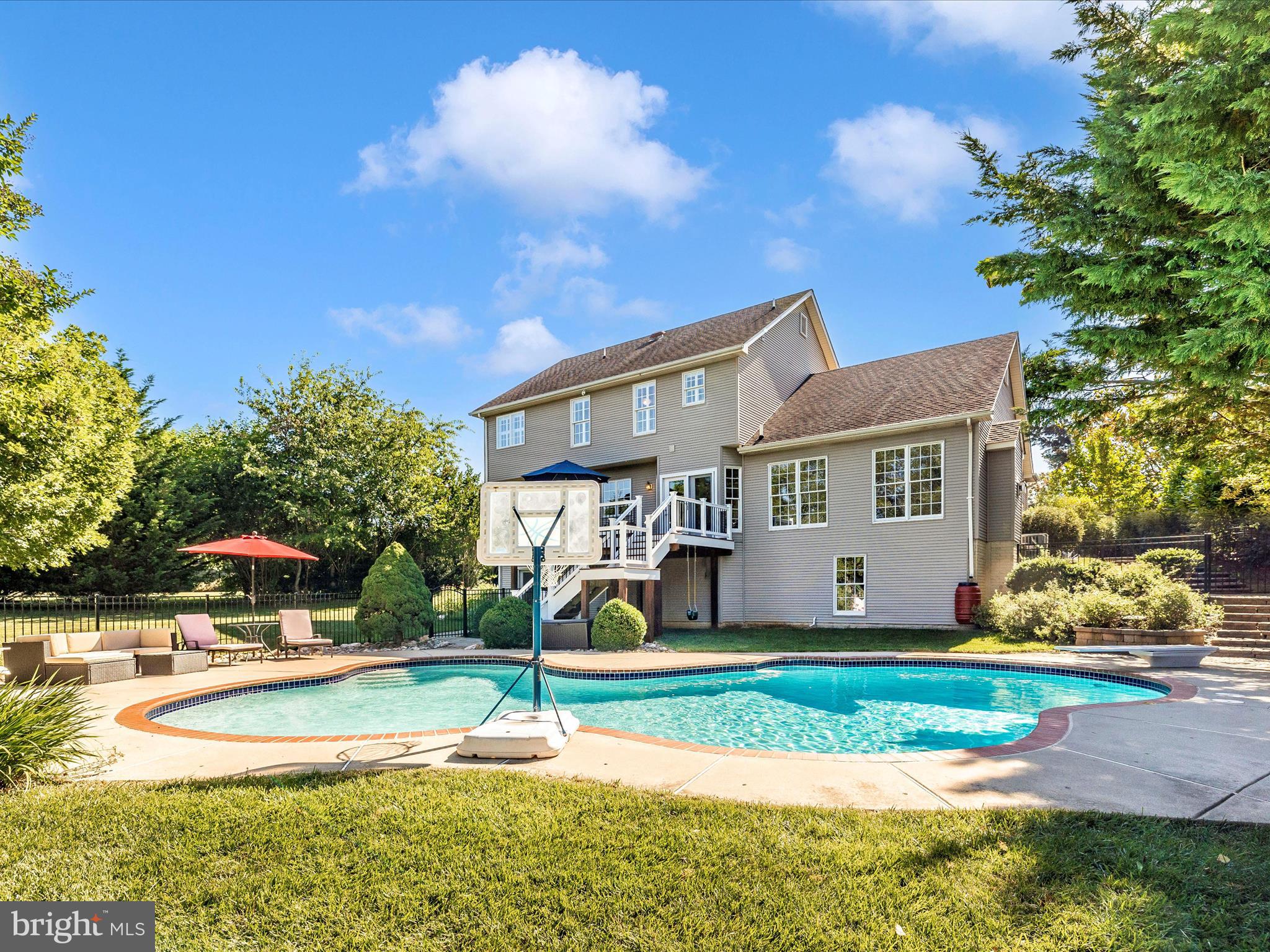 6 ASHKY COURT