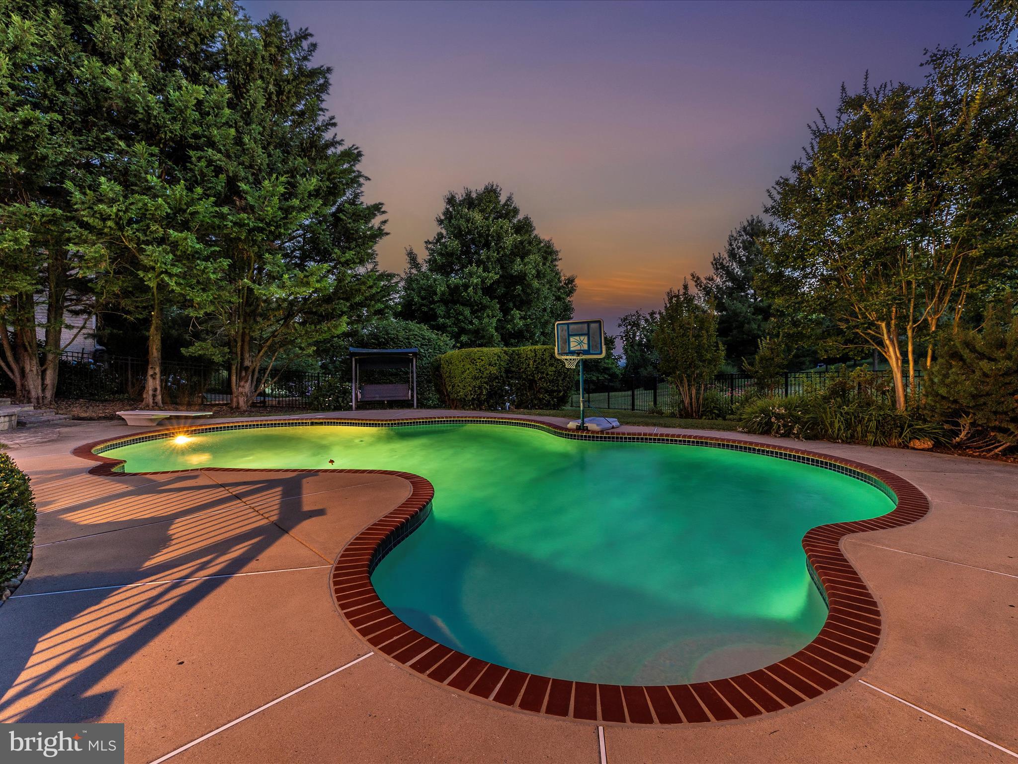 6 ASHKY COURT